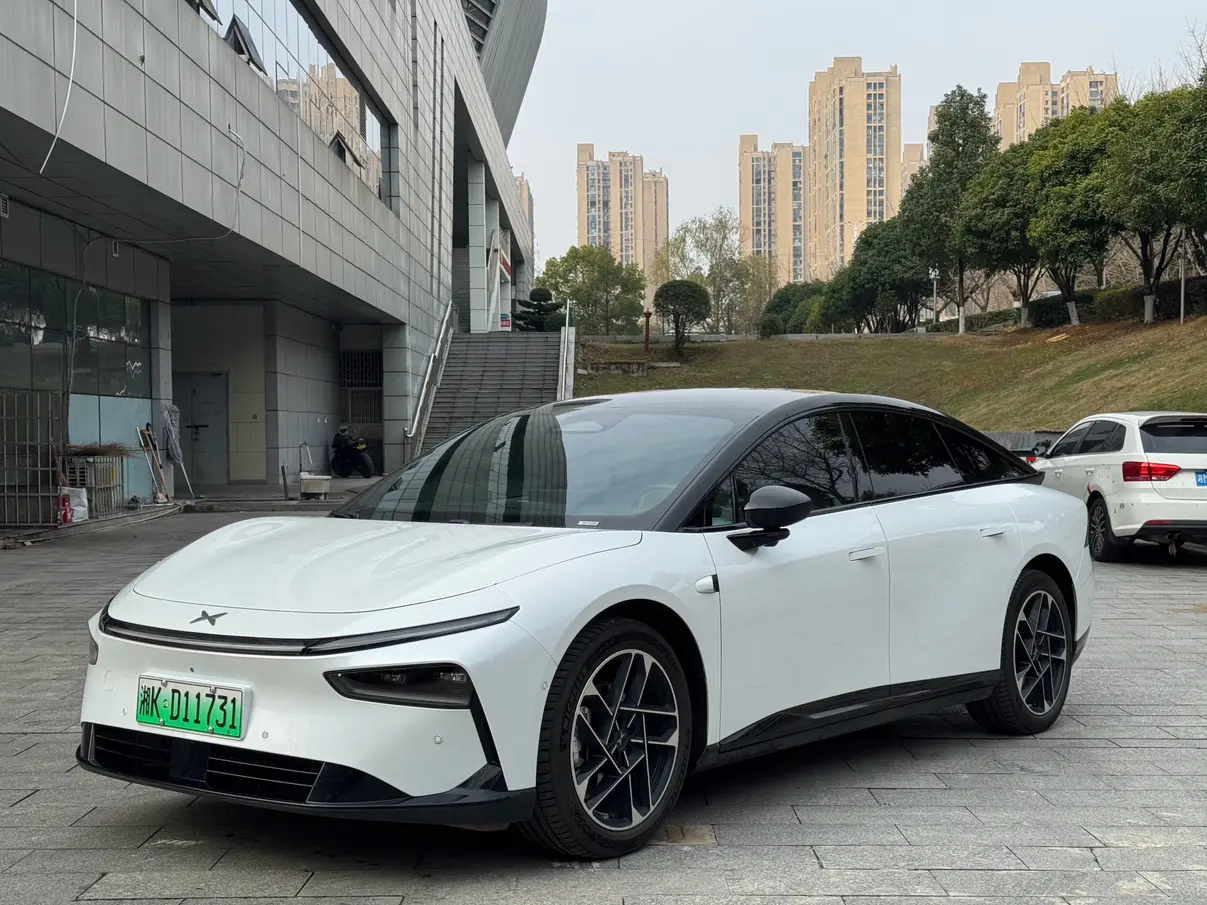Xpeng P7+  из Китая
