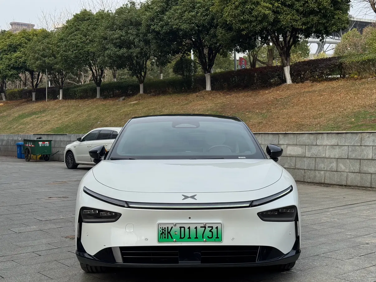 Xpeng P7+  из Китая