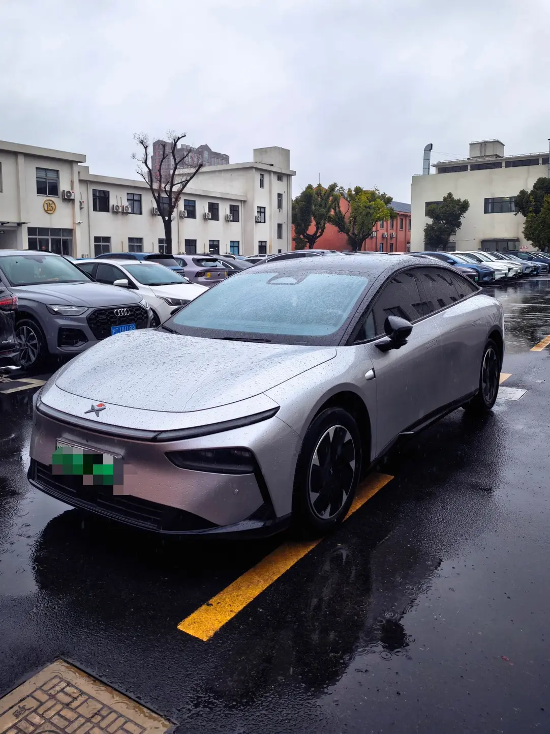 Xpeng P7+  из Китая