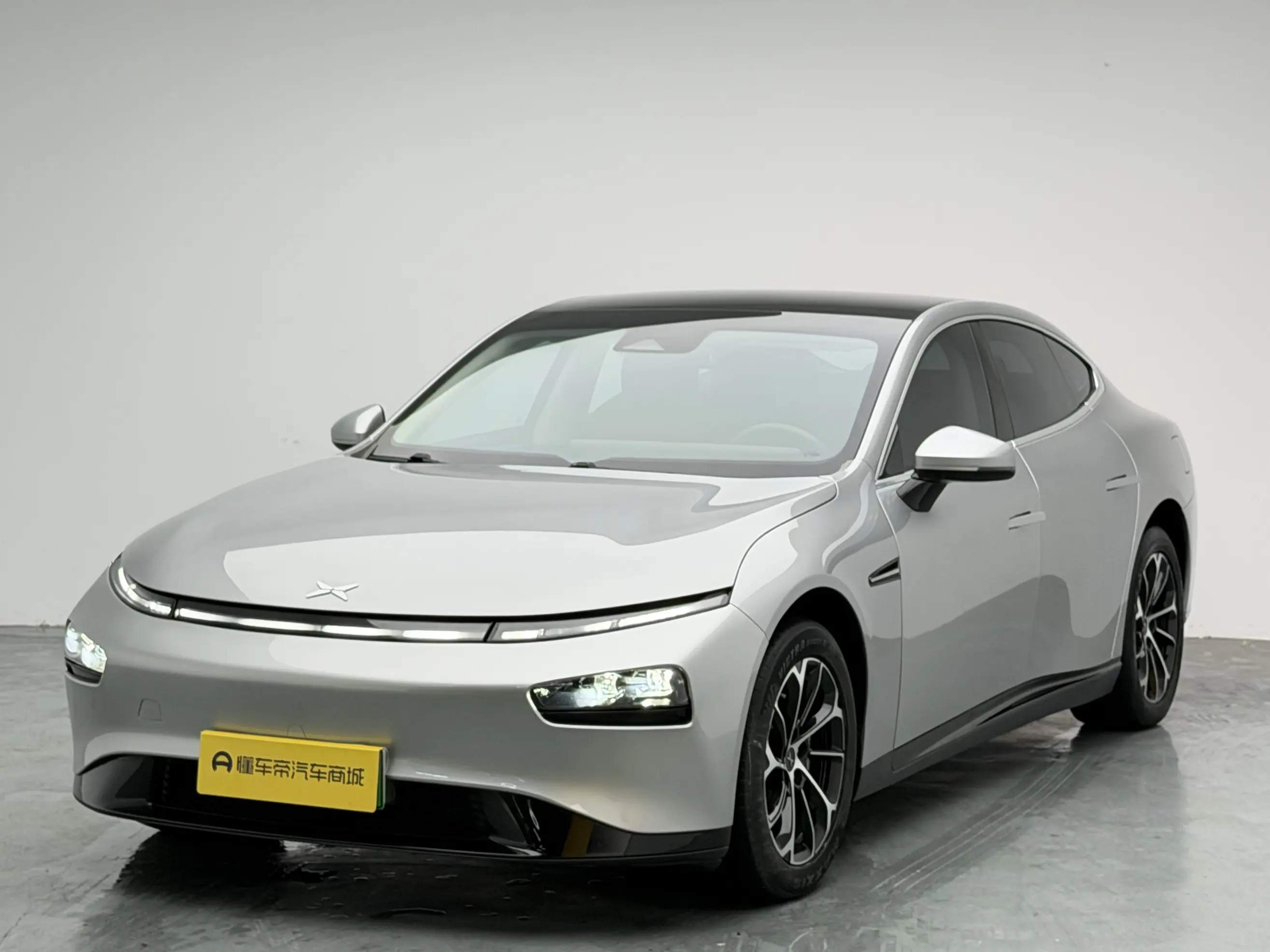 Xpeng P7  из Китая