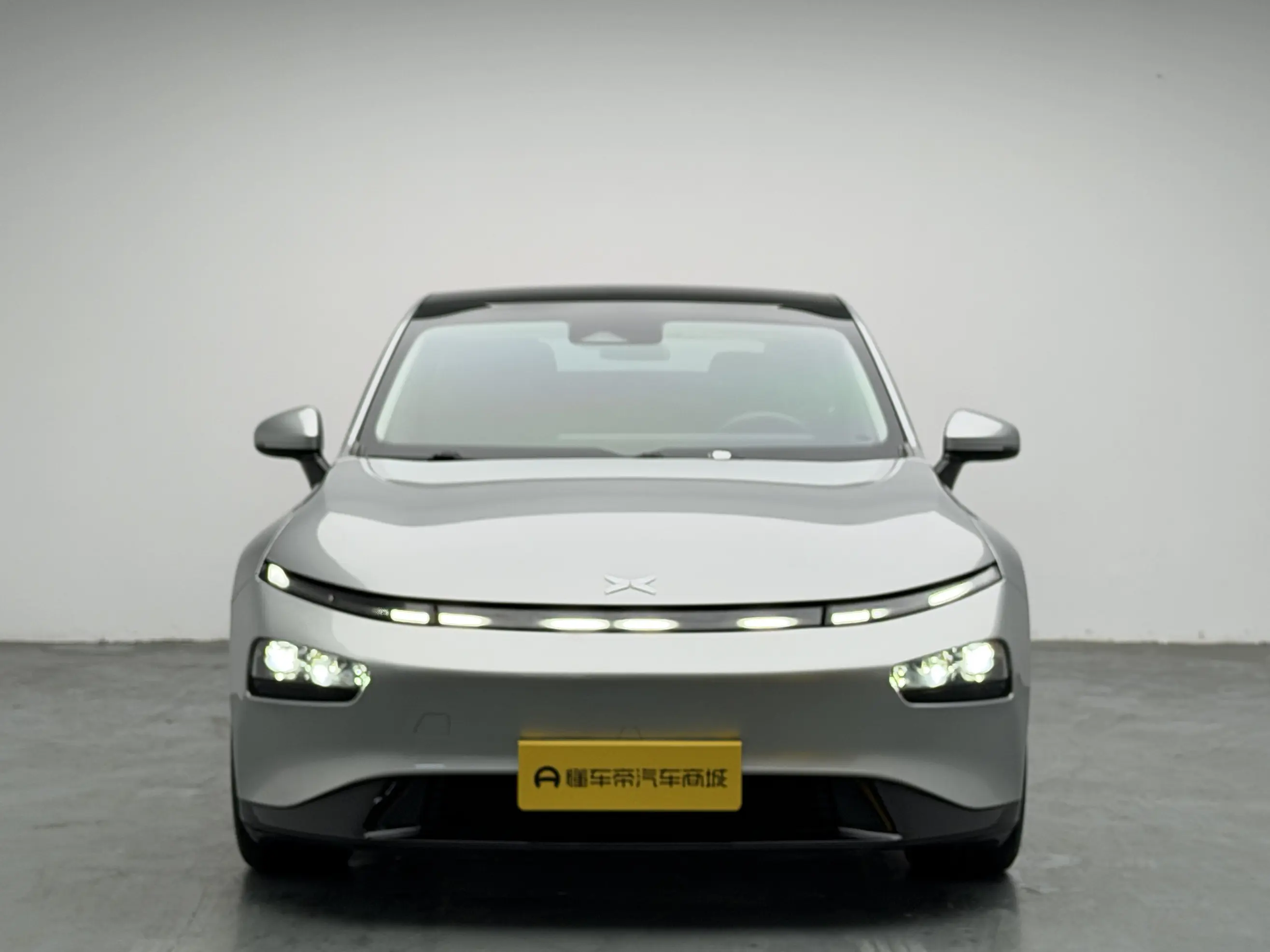 Xpeng P7  из Китая