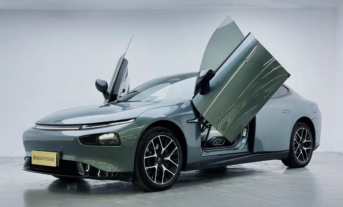 Xpeng P7  из Китая