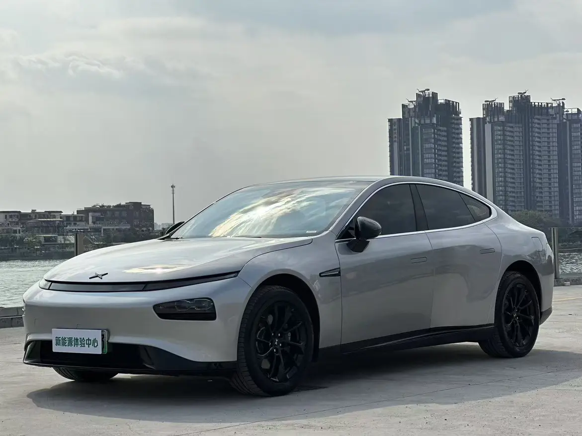 Xpeng P7  из Китая