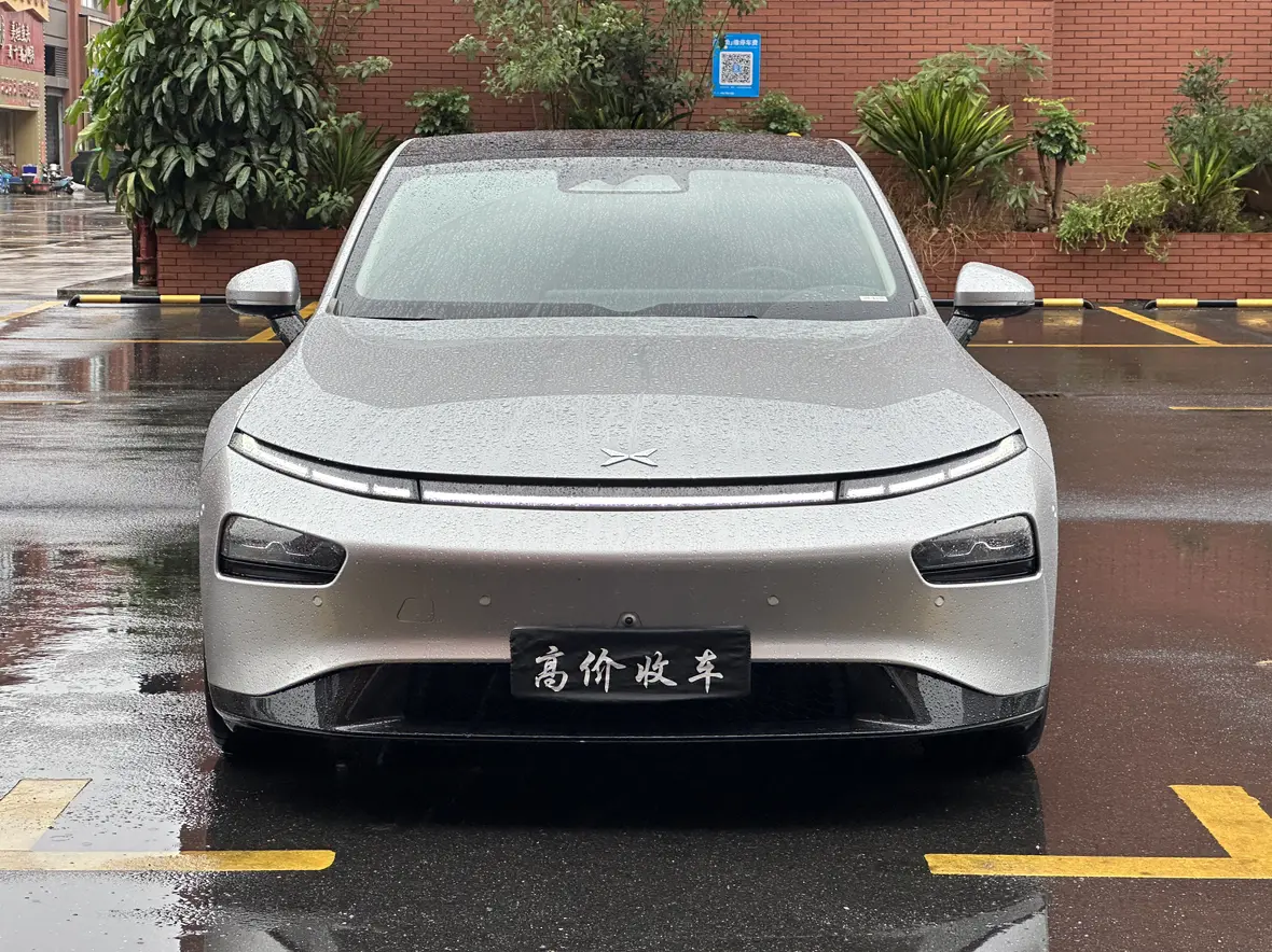 Xpeng P7  из Китая