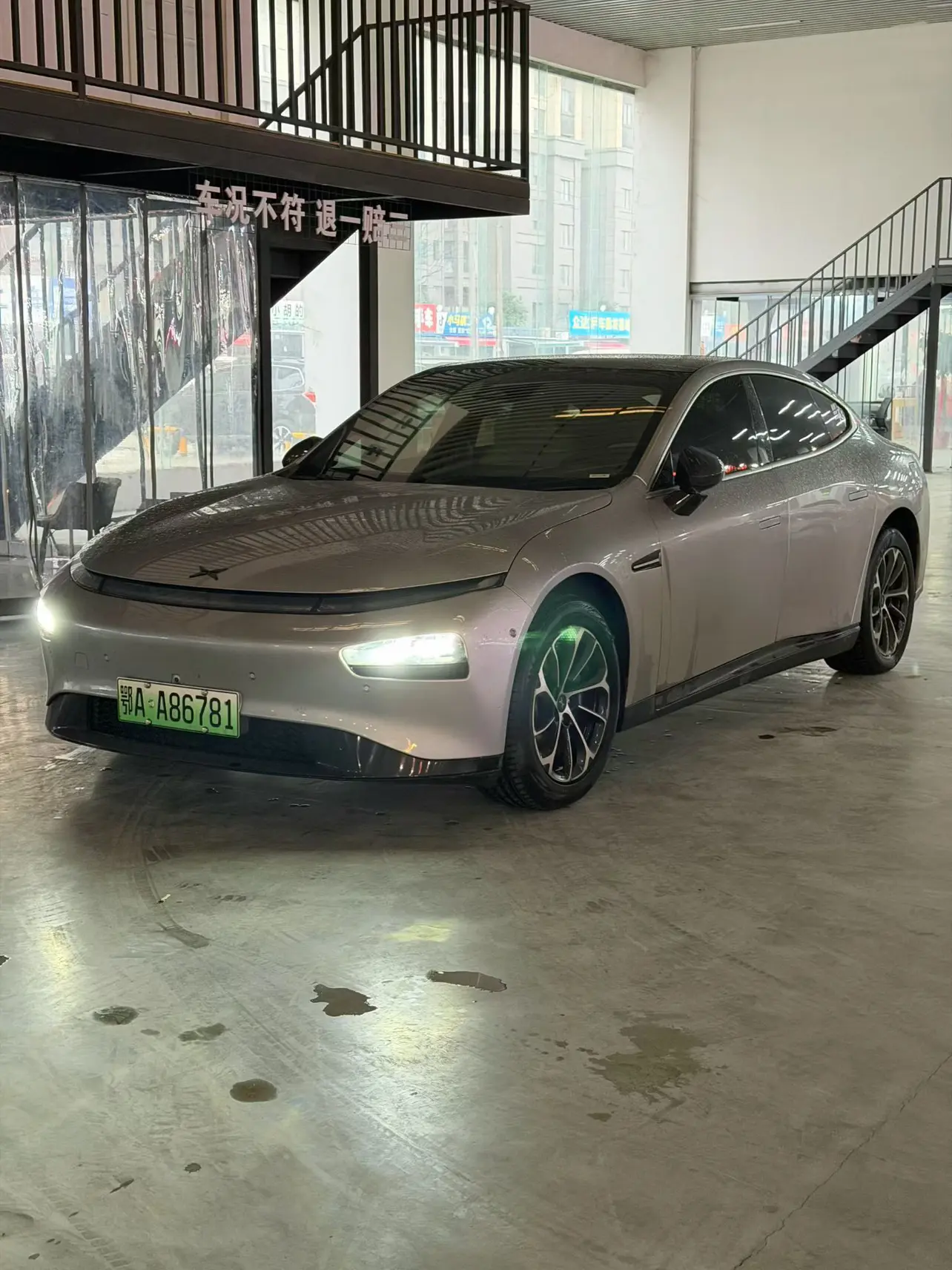 Xpeng P7  из Китая