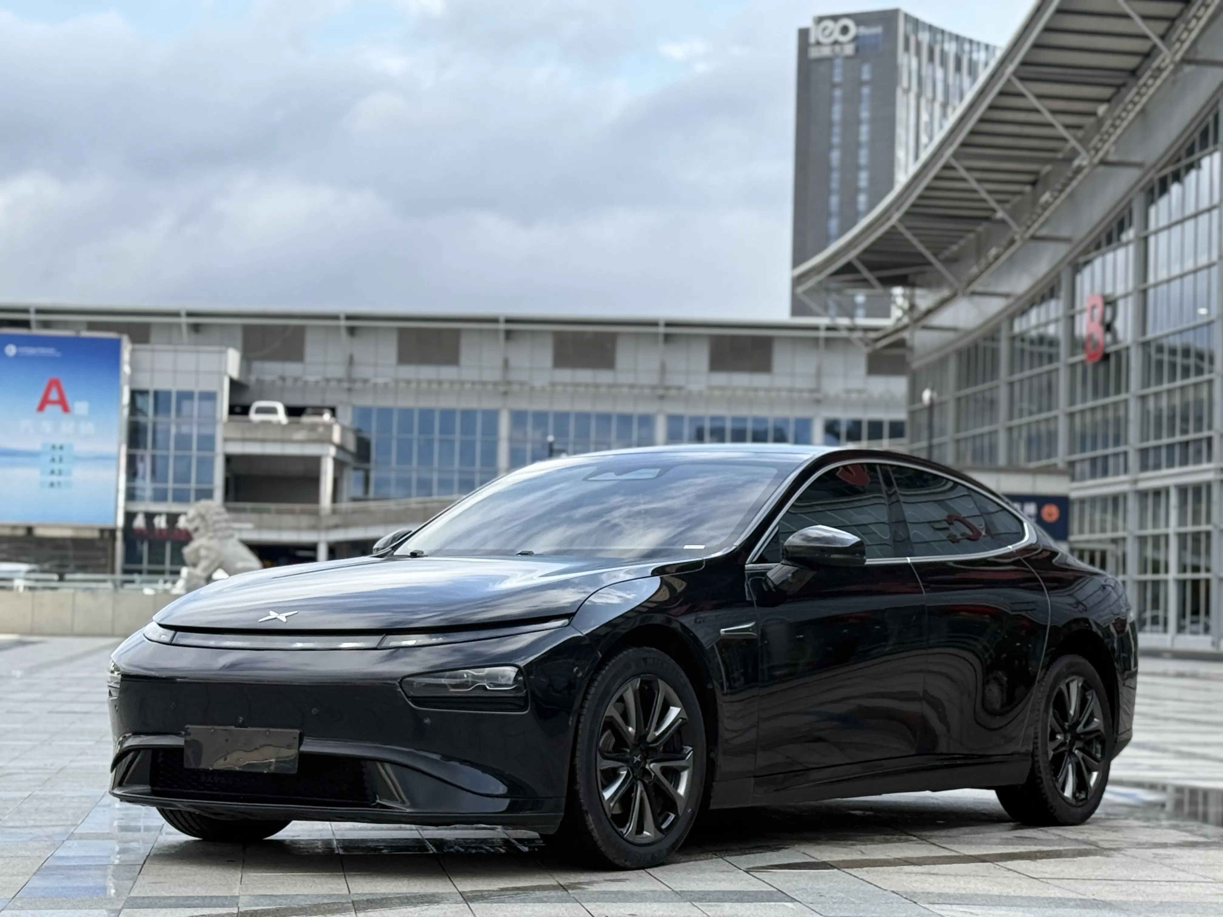 Xpeng P7  из Китая