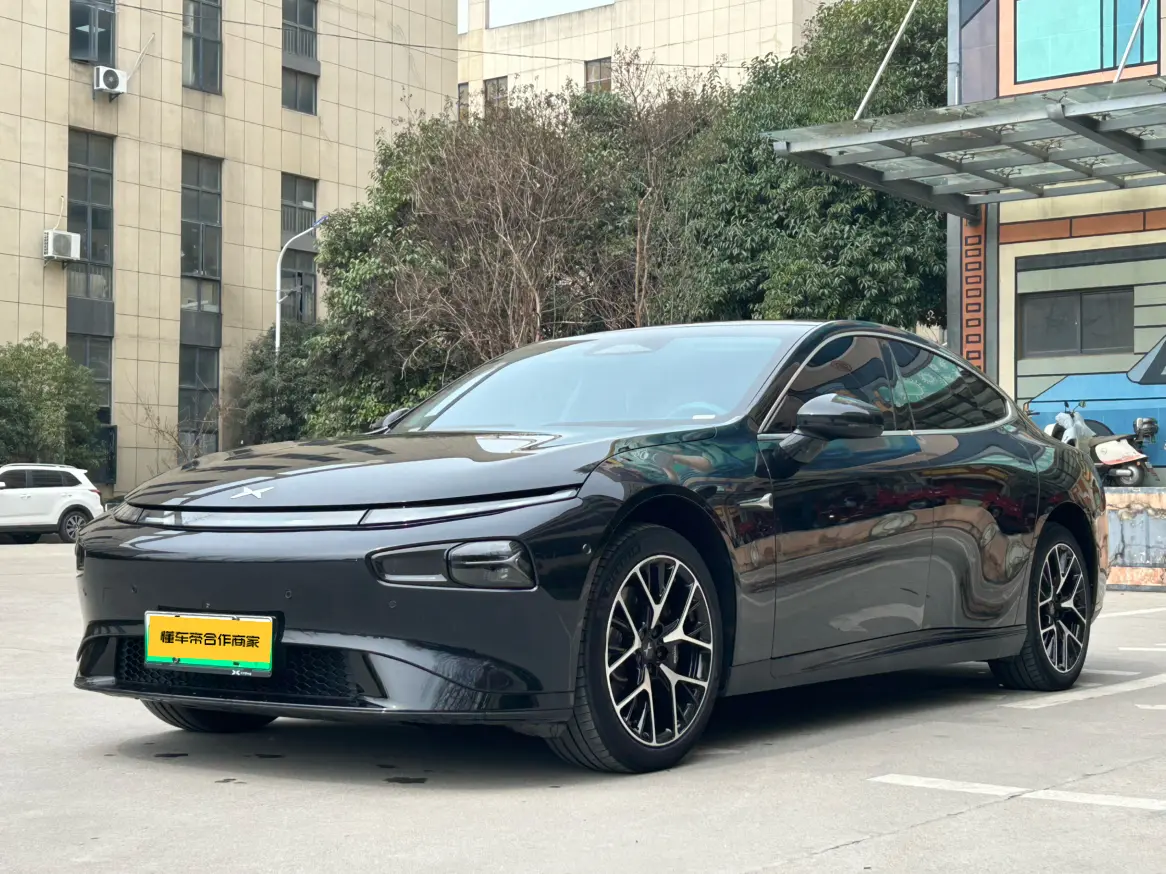 Xpeng P7  из Китая