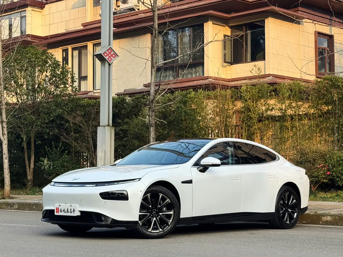 Xpeng P7  из Китая