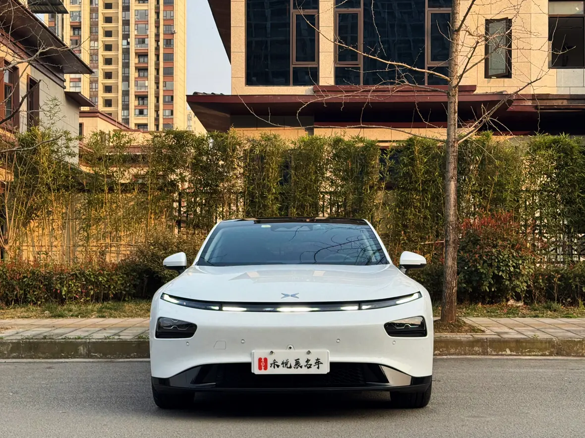 Xpeng P7  из Китая