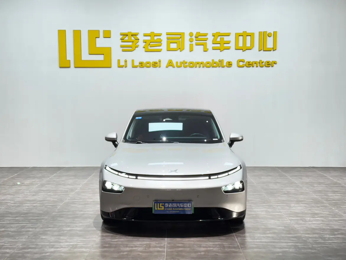 Xpeng P7  из Китая