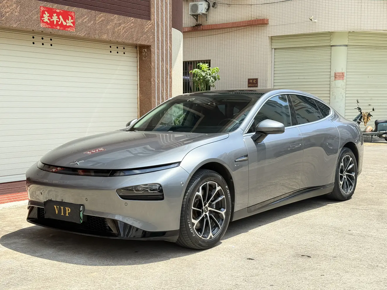 Xpeng P7  из Китая