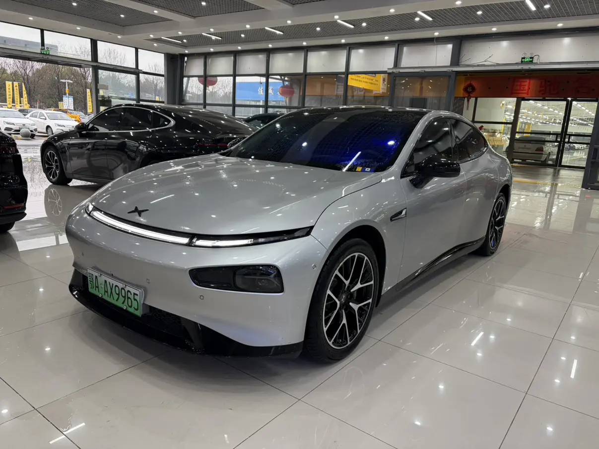 Xpeng P7  из Китая
