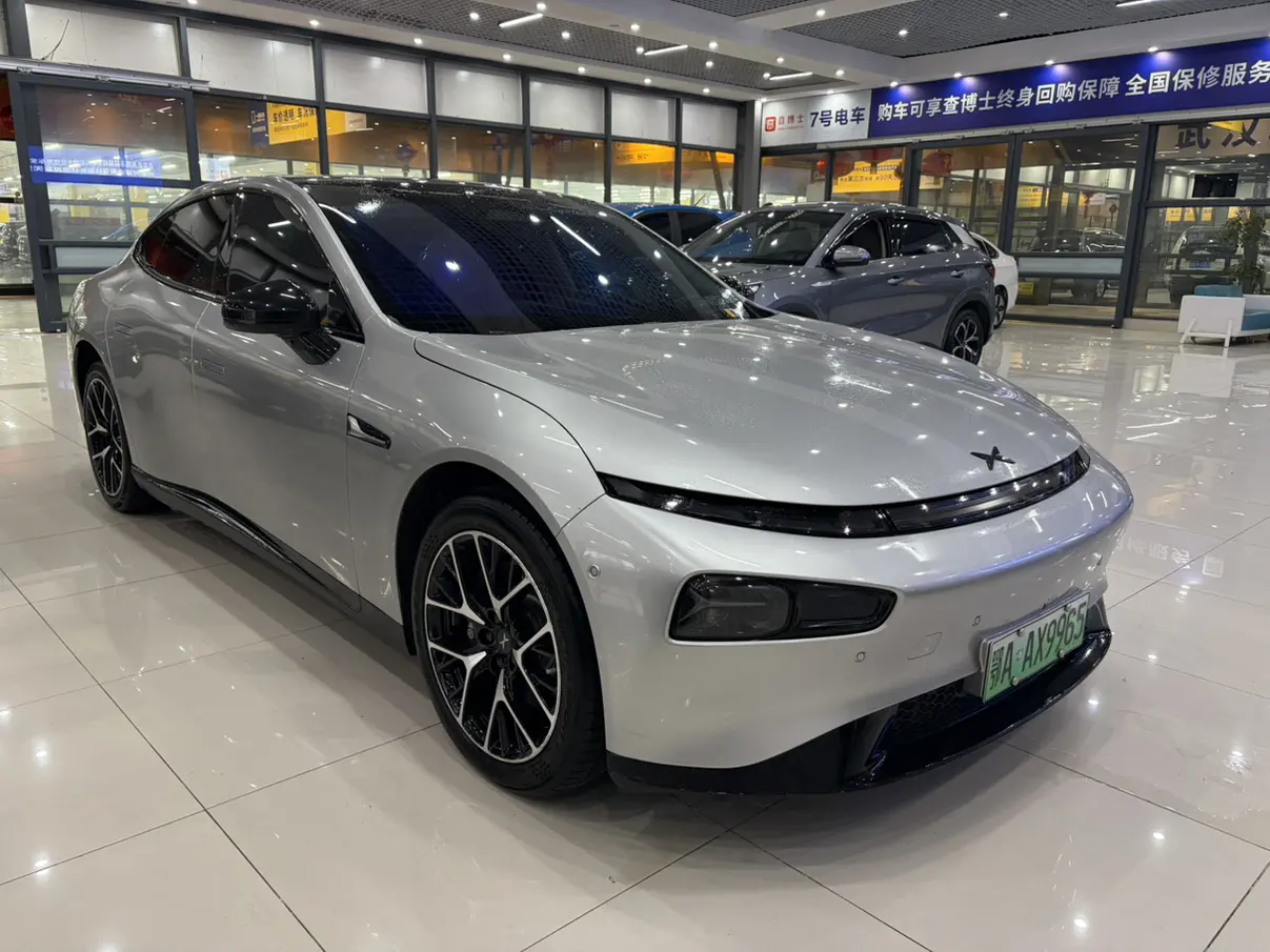 Xpeng P7  из Китая