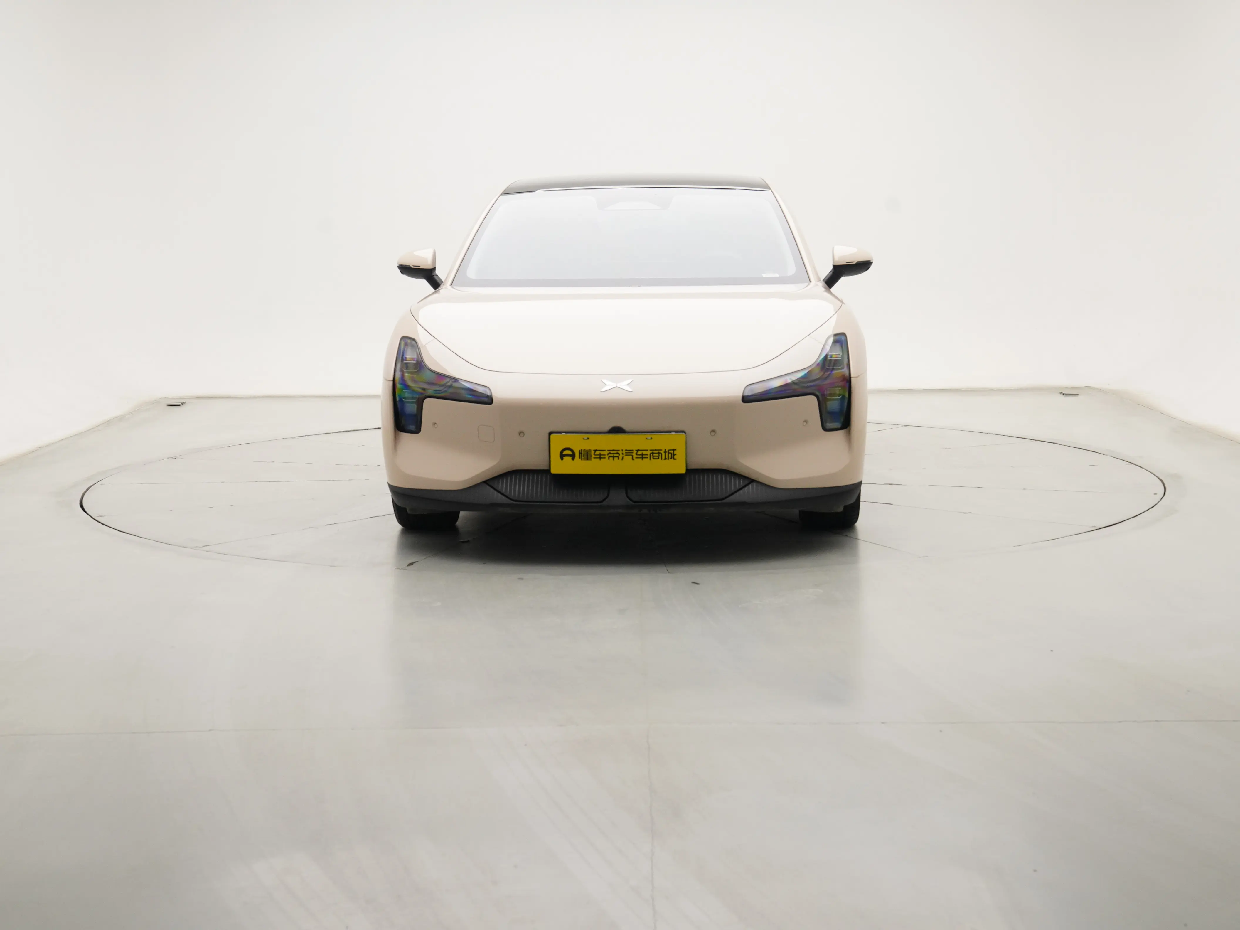 Xpeng Xiaopeng MONA M03  из Китая