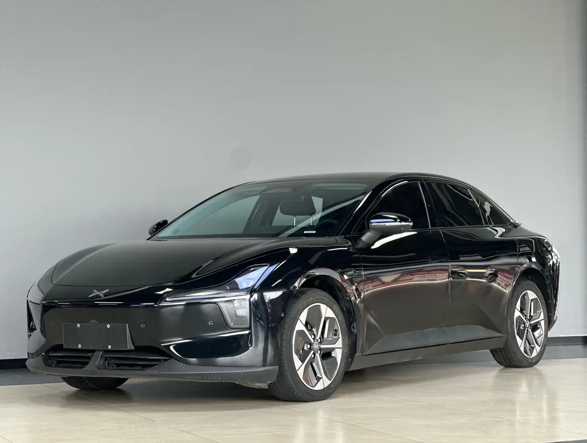 Xpeng Xiaopeng MONA M03  из Китая