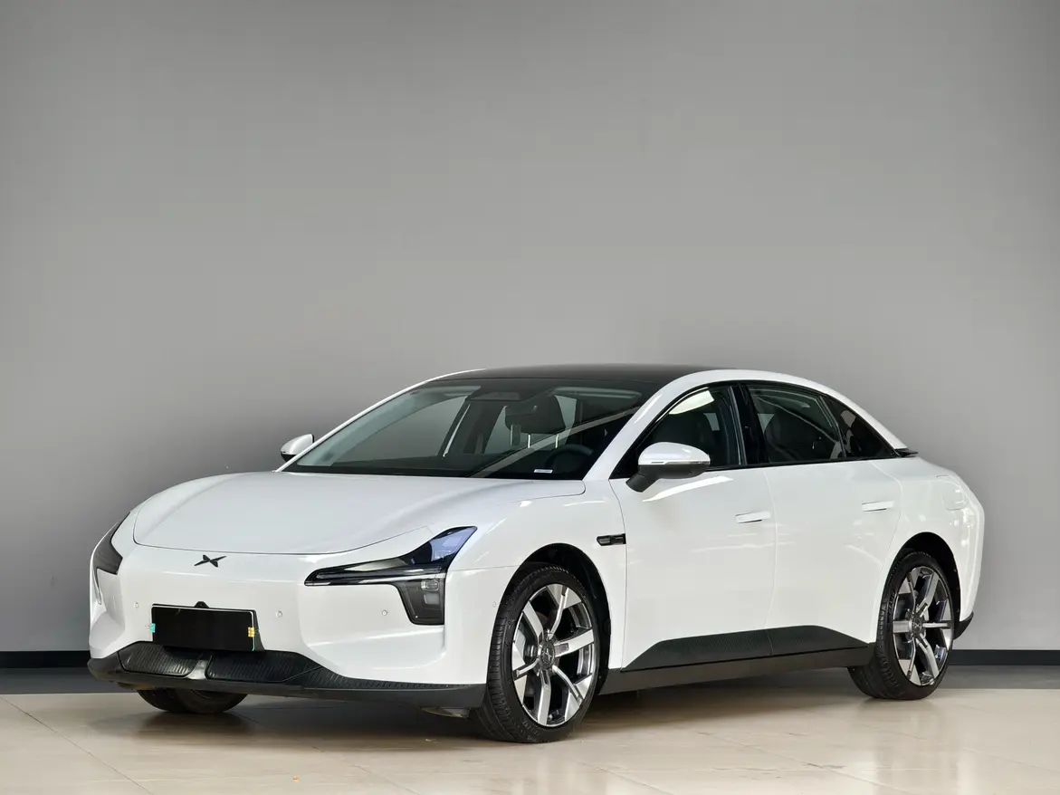 Xpeng Xiaopeng MONA M03  из Китая