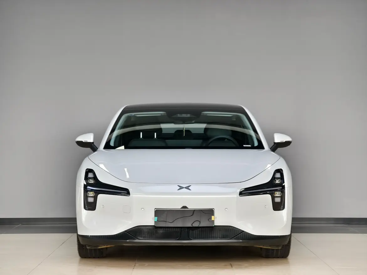 Xpeng Xiaopeng MONA M03  из Китая