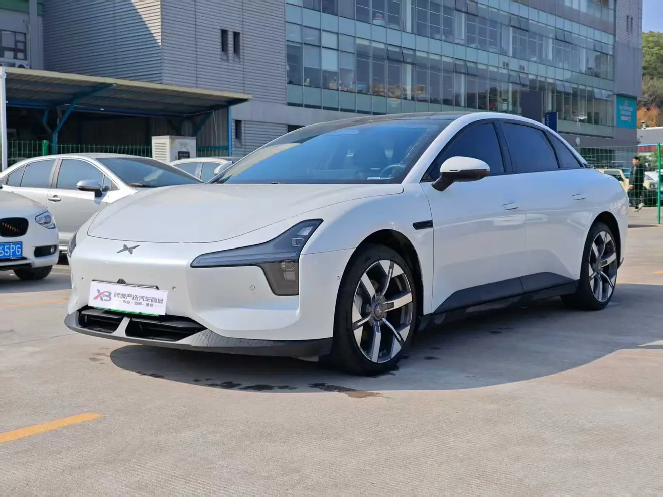 Xpeng Xiaopeng MONA M03  из Китая