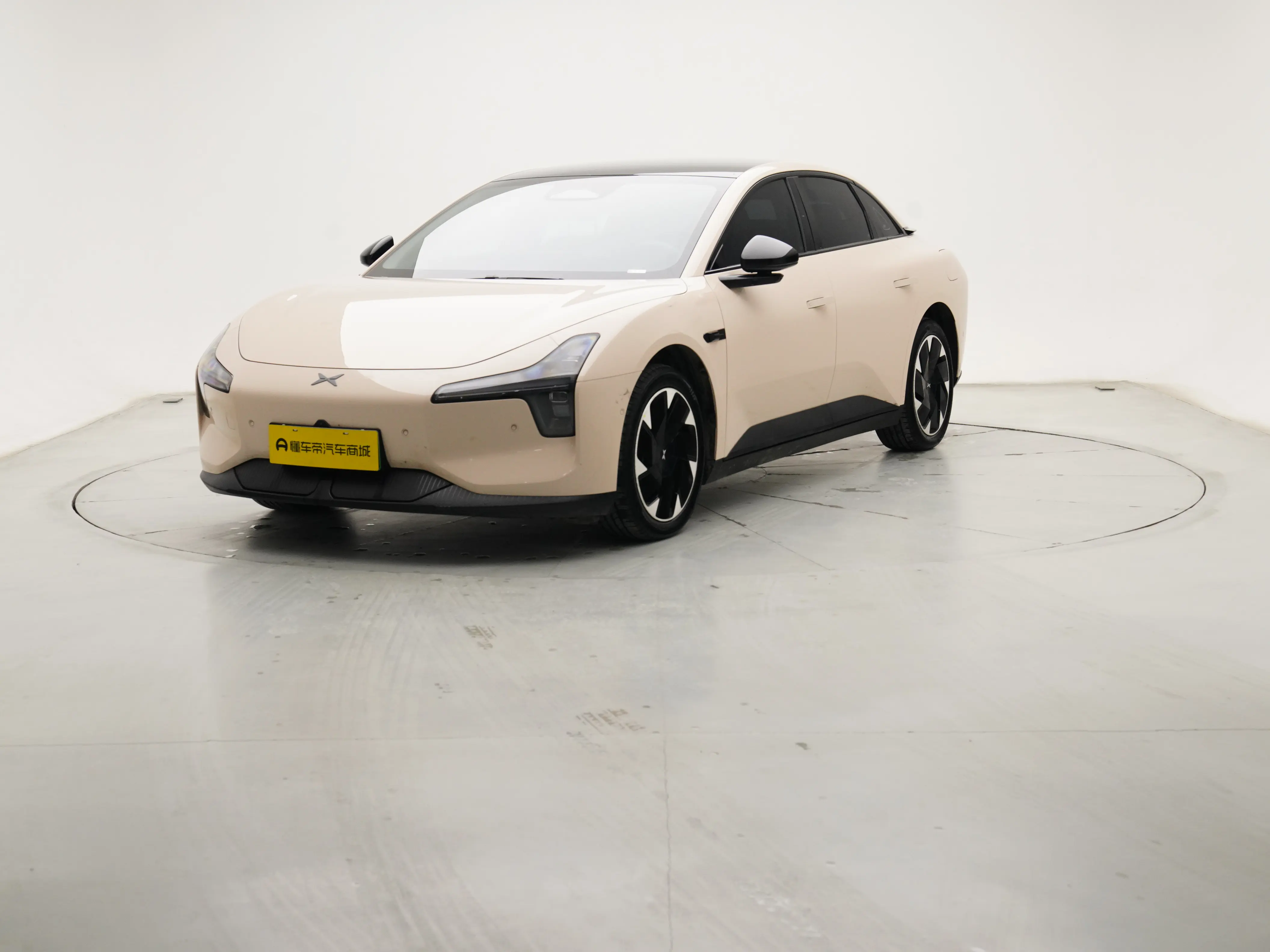 Xpeng Xiaopeng MONA M03  из Китая