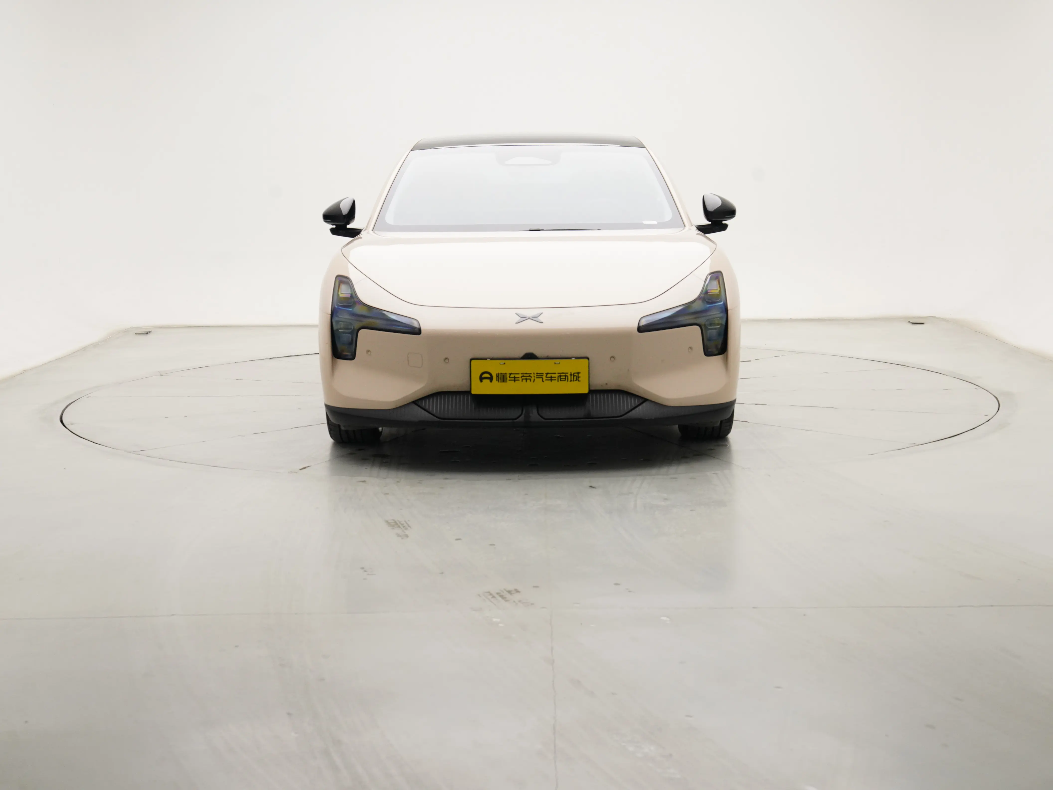 Xpeng Xiaopeng MONA M03  из Китая