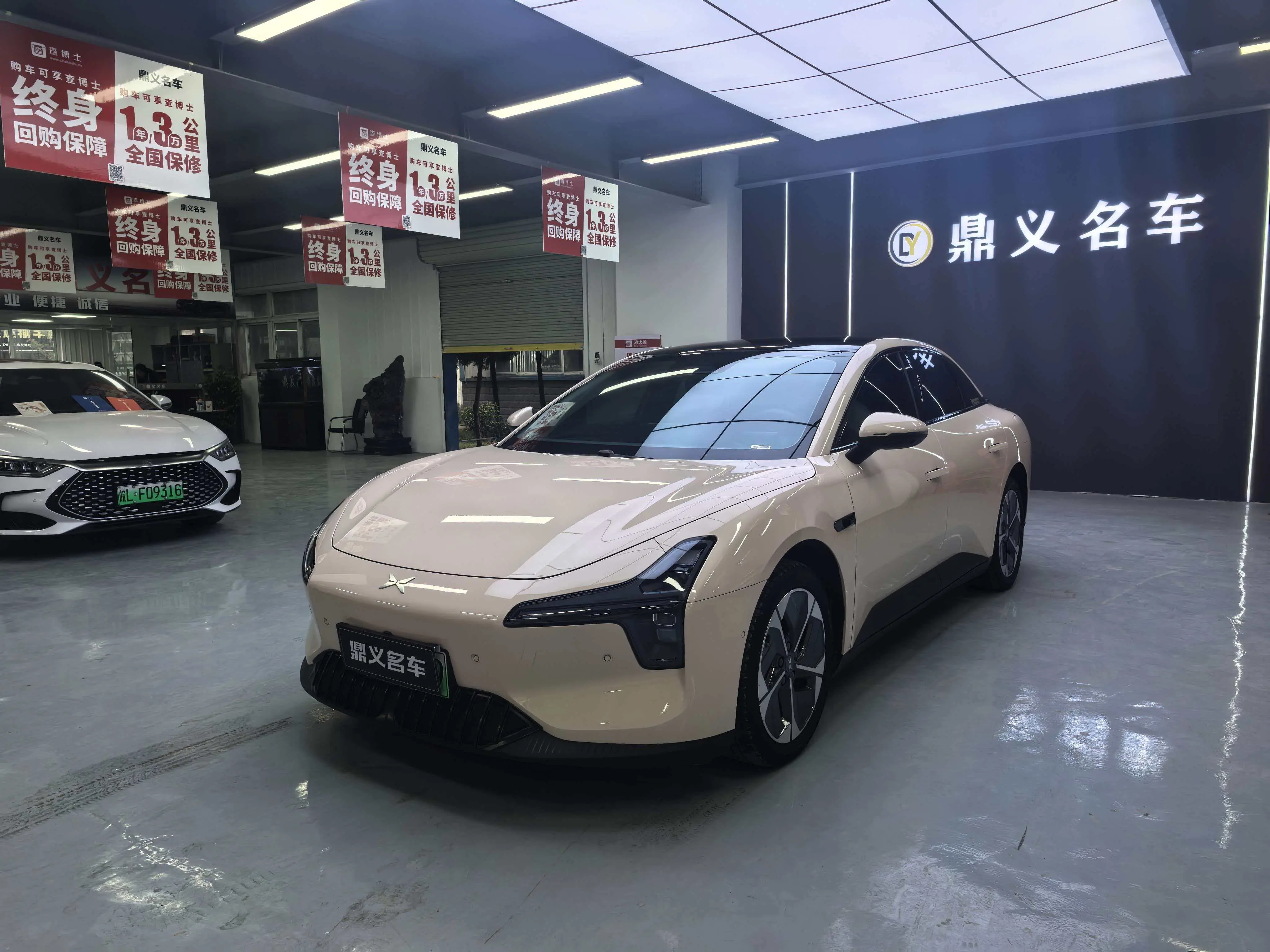 Xpeng Xiaopeng MONA M03  из Китая