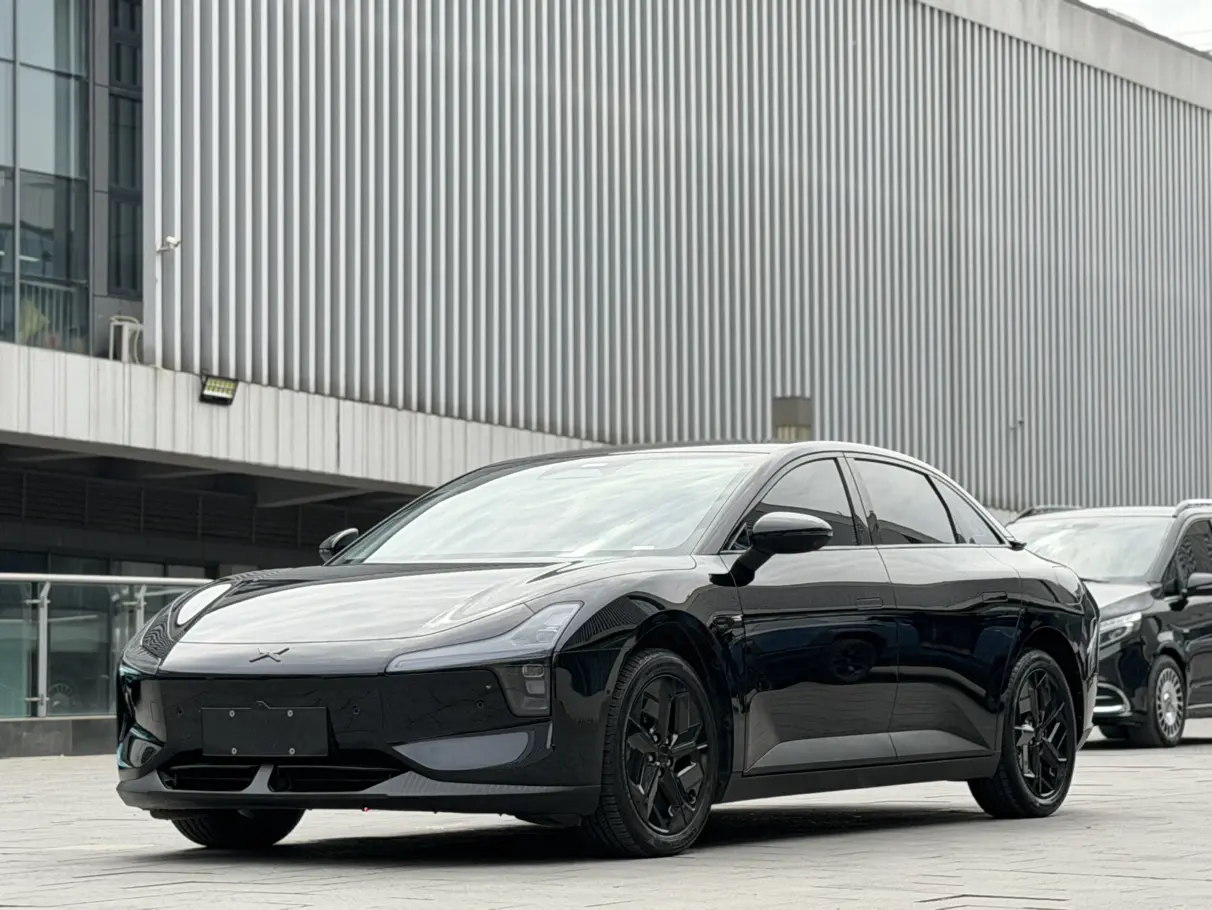 Xpeng Xiaopeng MONA M03  из Китая