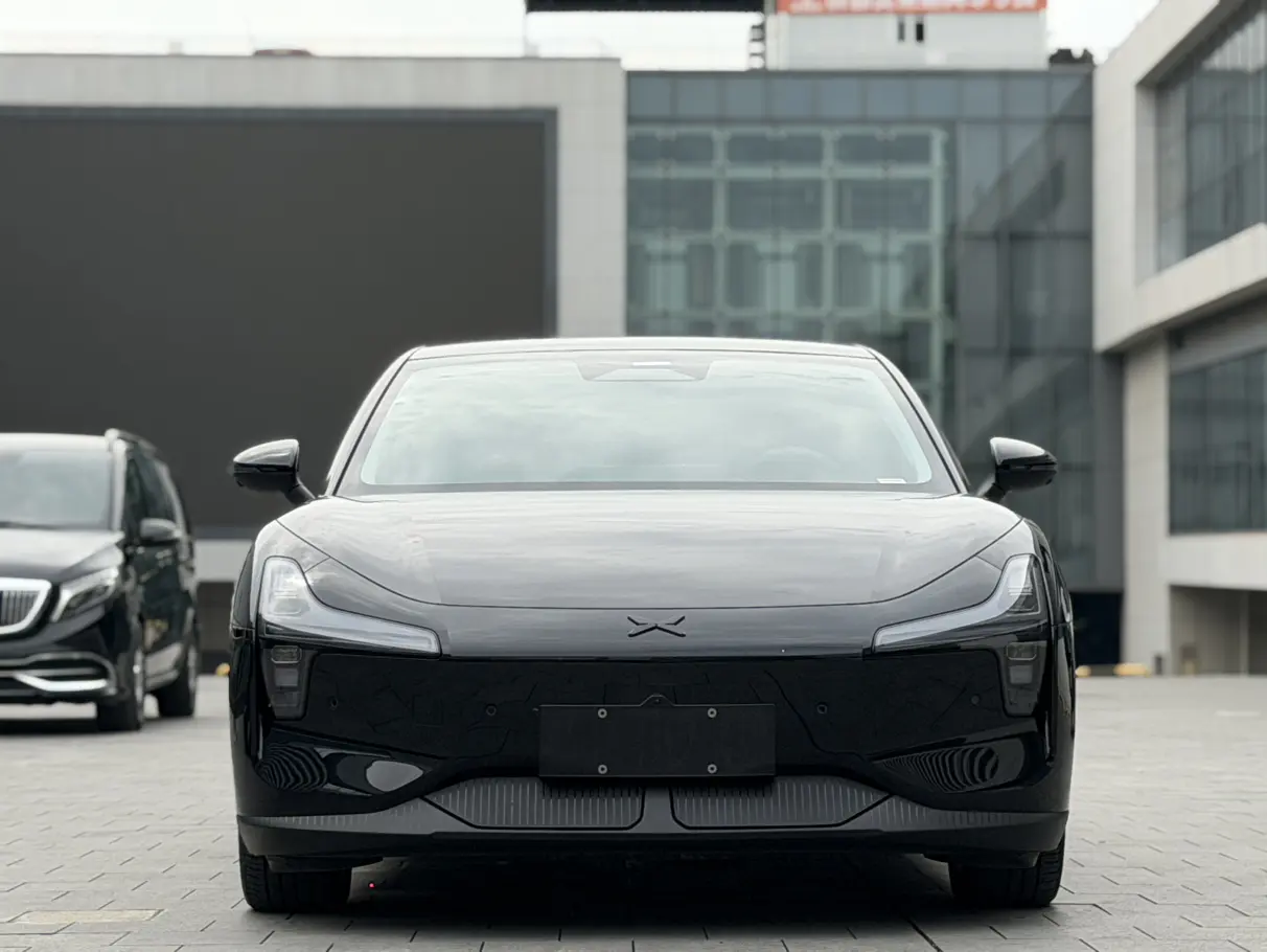 Xpeng Xiaopeng MONA M03  из Китая