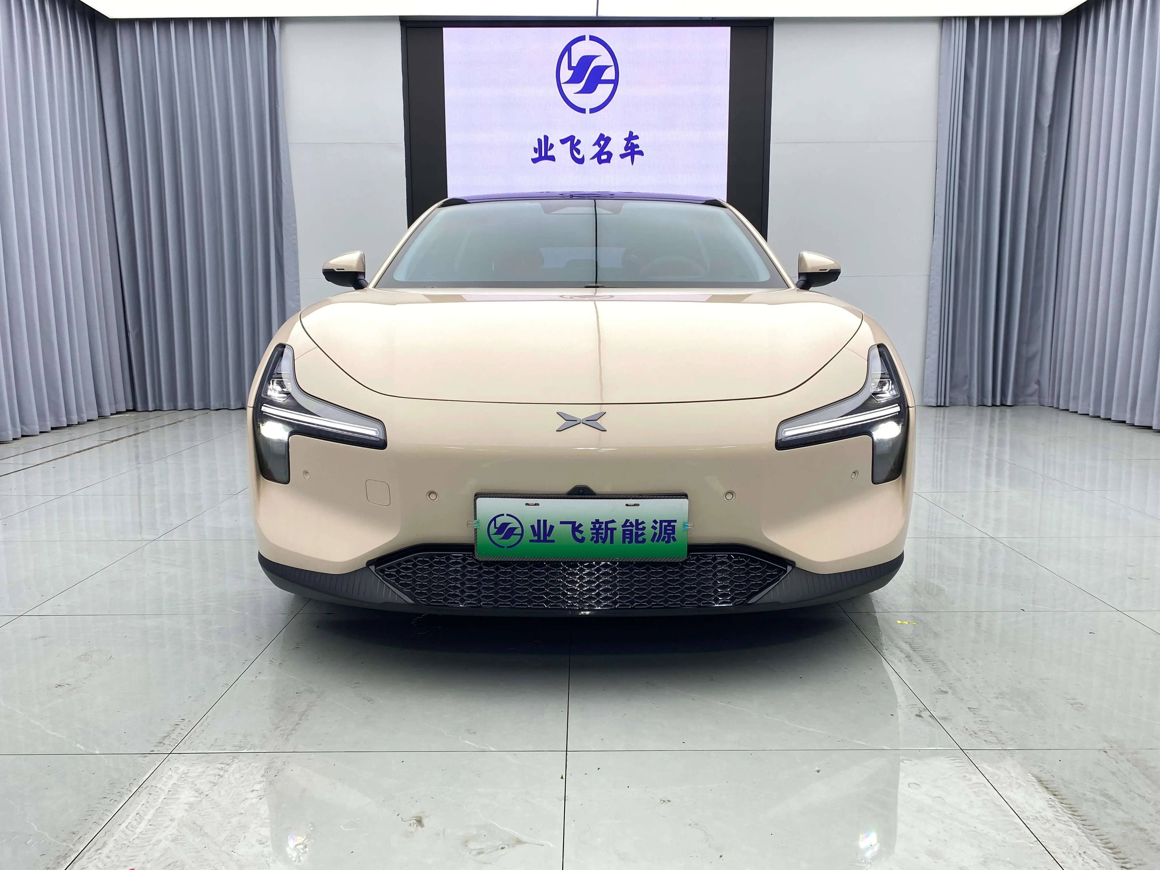 Xpeng Xiaopeng MONA M03  из Китая