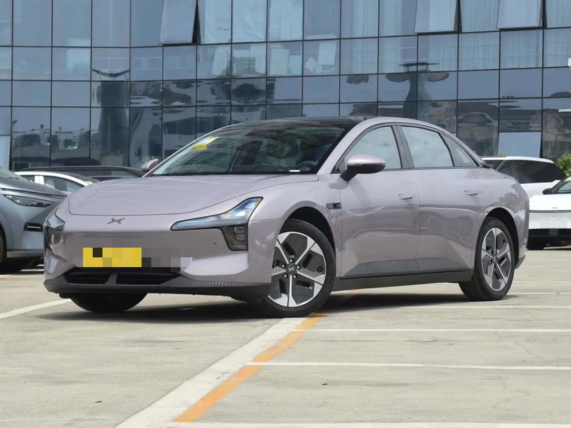 Xpeng Xiaopeng MONA M03  из Китая