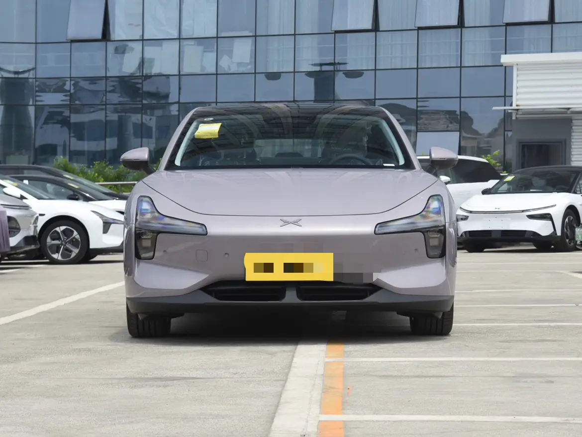 Xpeng Xiaopeng MONA M03  из Китая