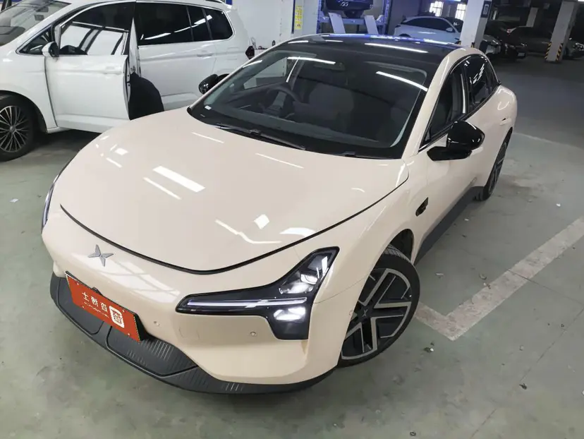 Xpeng Xiaopeng MONA M03  из Китая