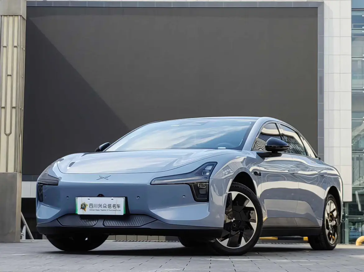 Xpeng Xiaopeng MONA M03  из Китая