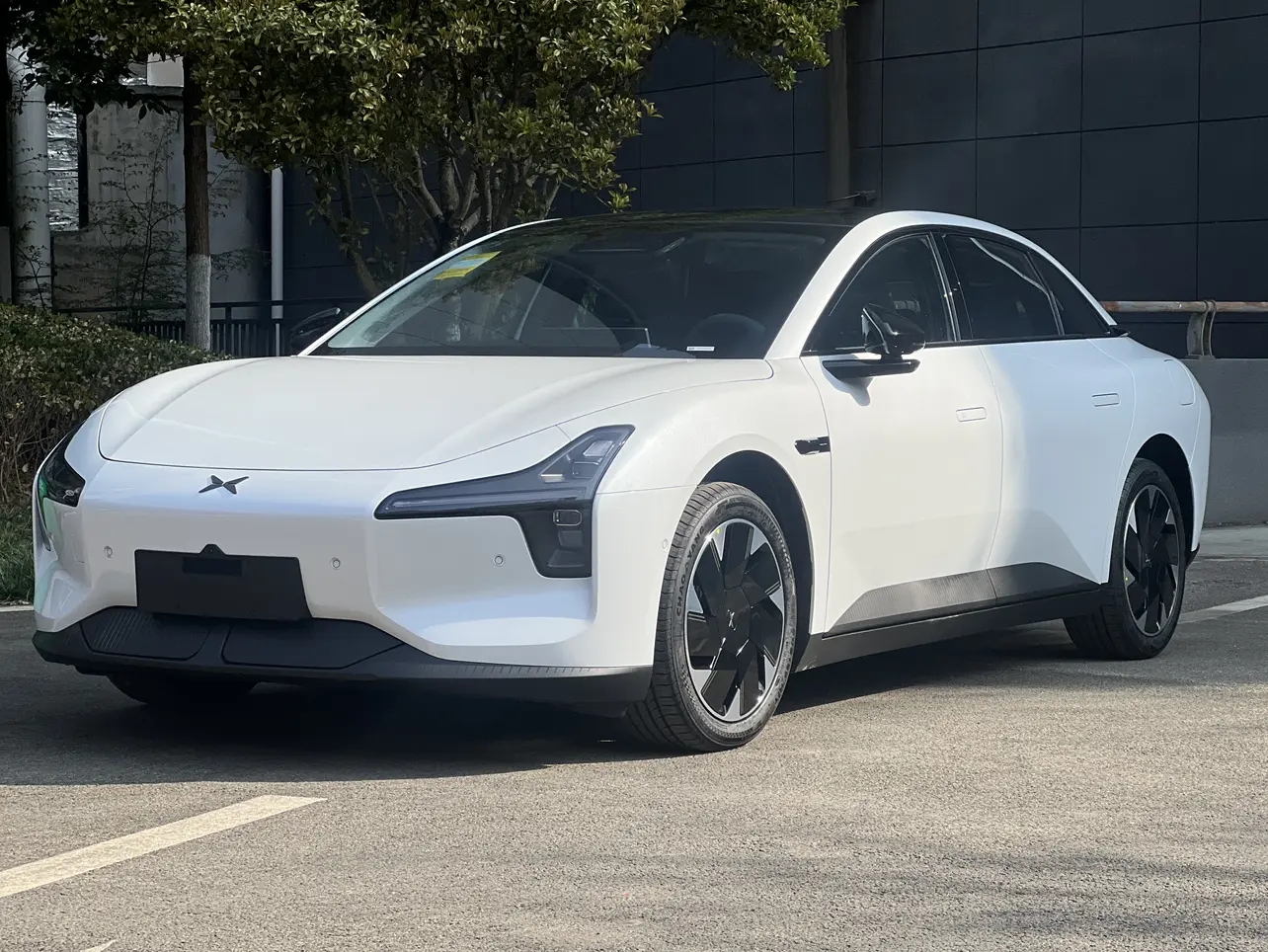 Xpeng Xiaopeng MONA M03  из Китая