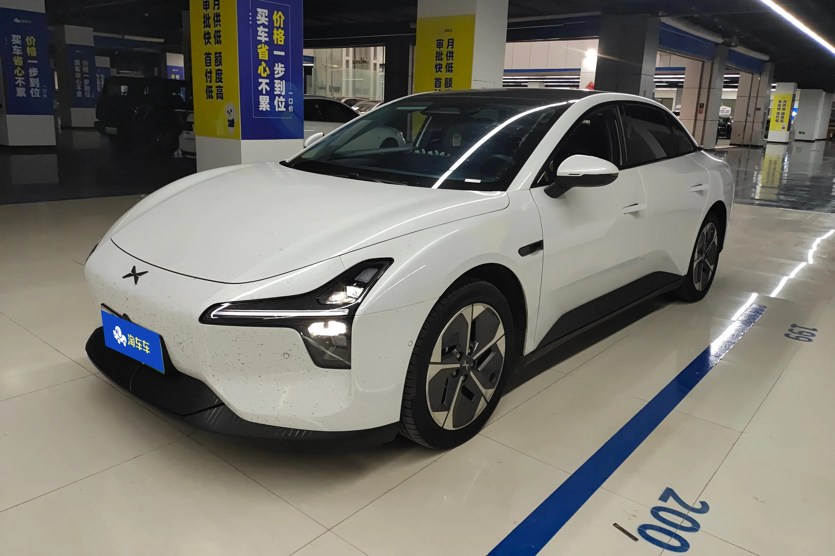 Xpeng Xiaopeng MONA M03  из Китая