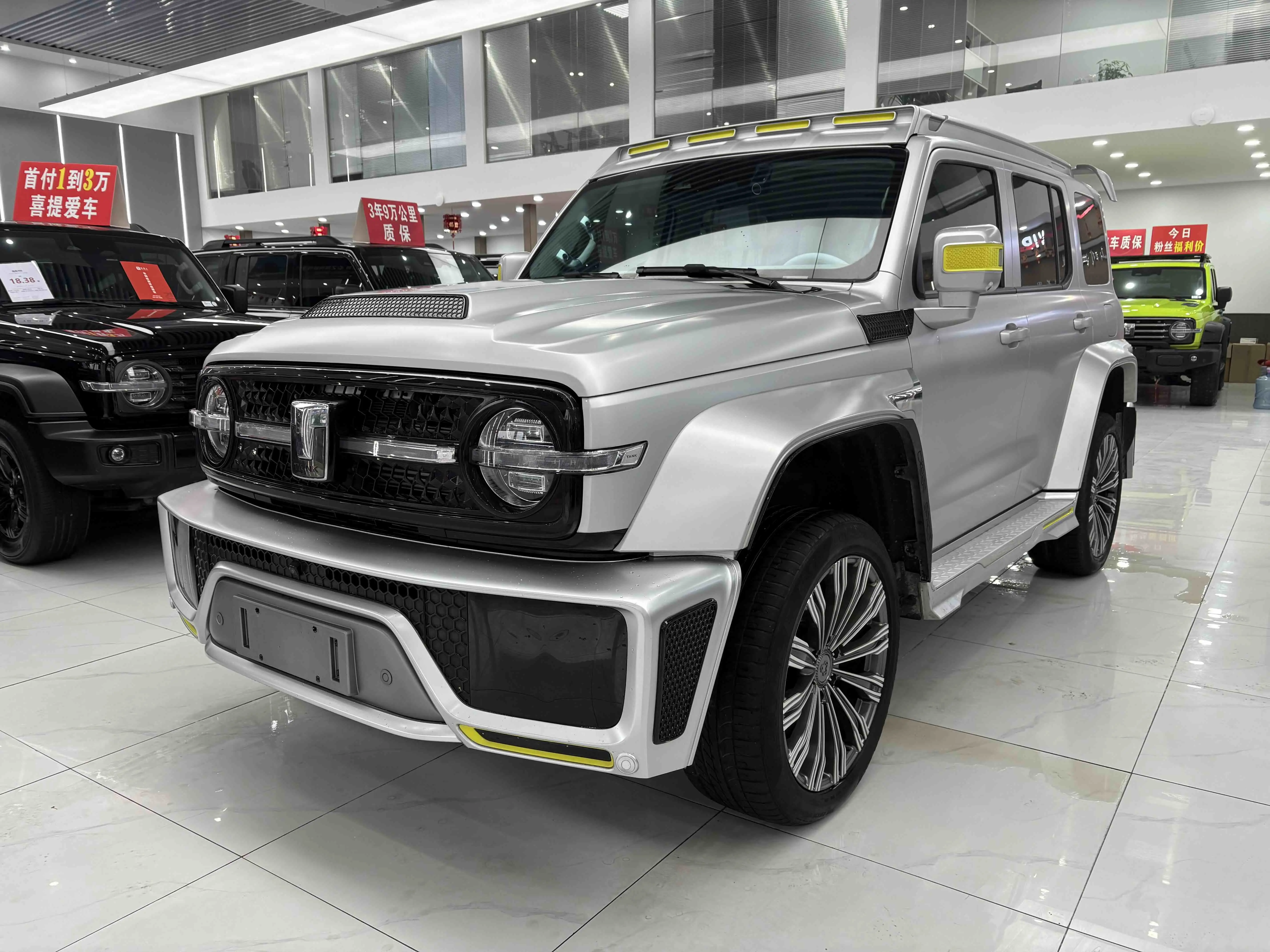 Tank Cyber  300  из Китая