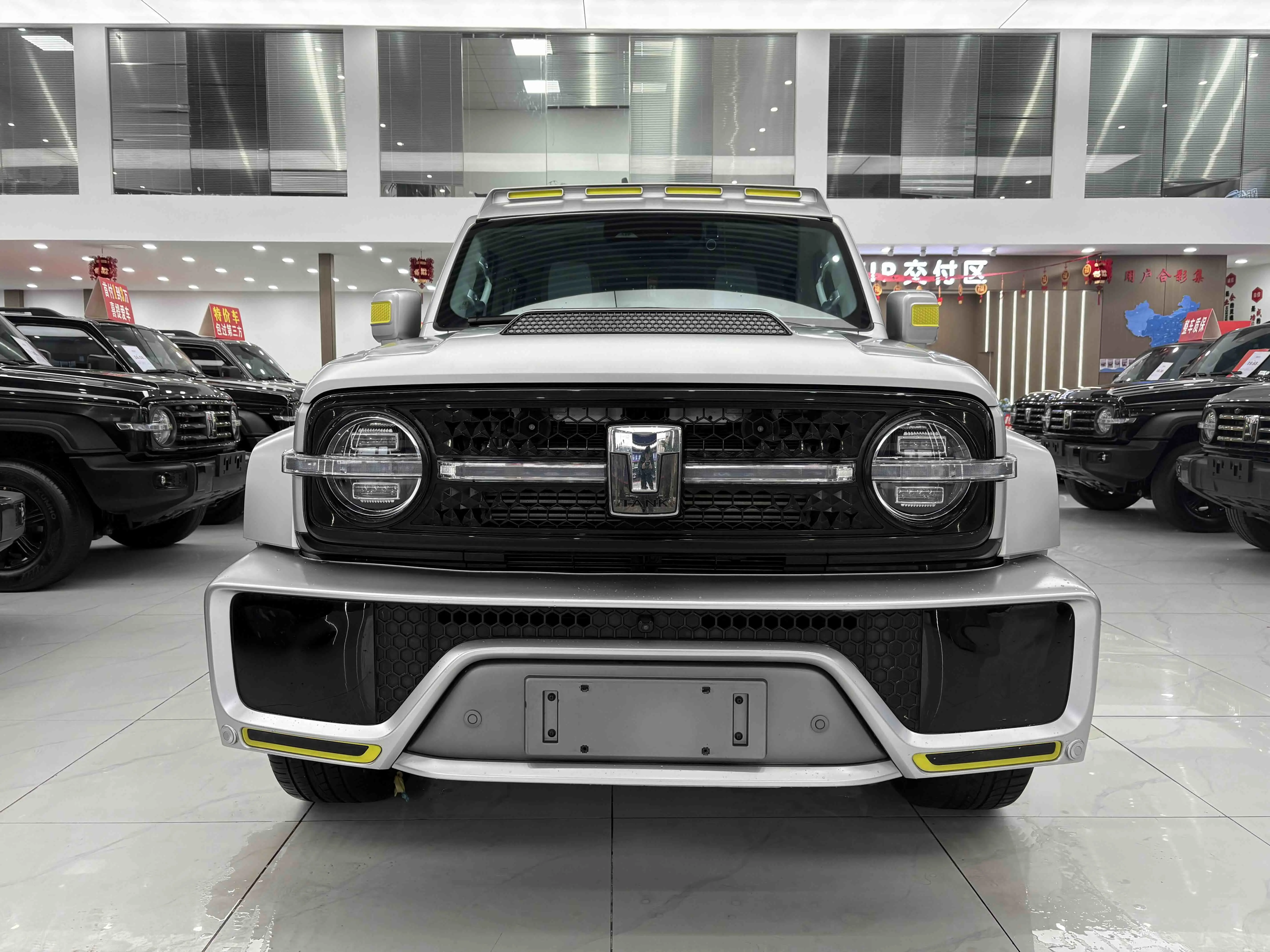 Tank Cyber  300  из Китая