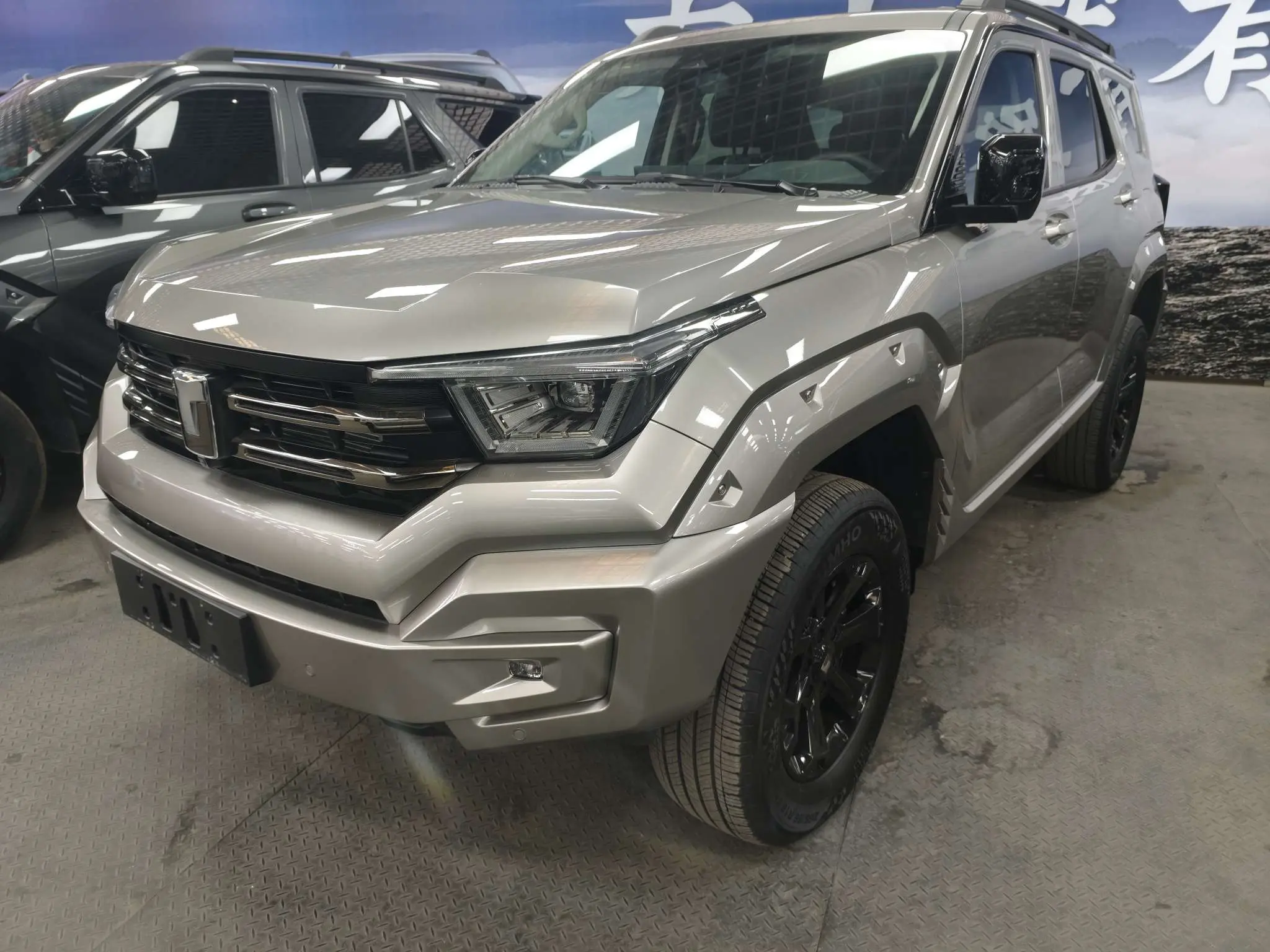 Tank 400 Hi4-T  из Китая