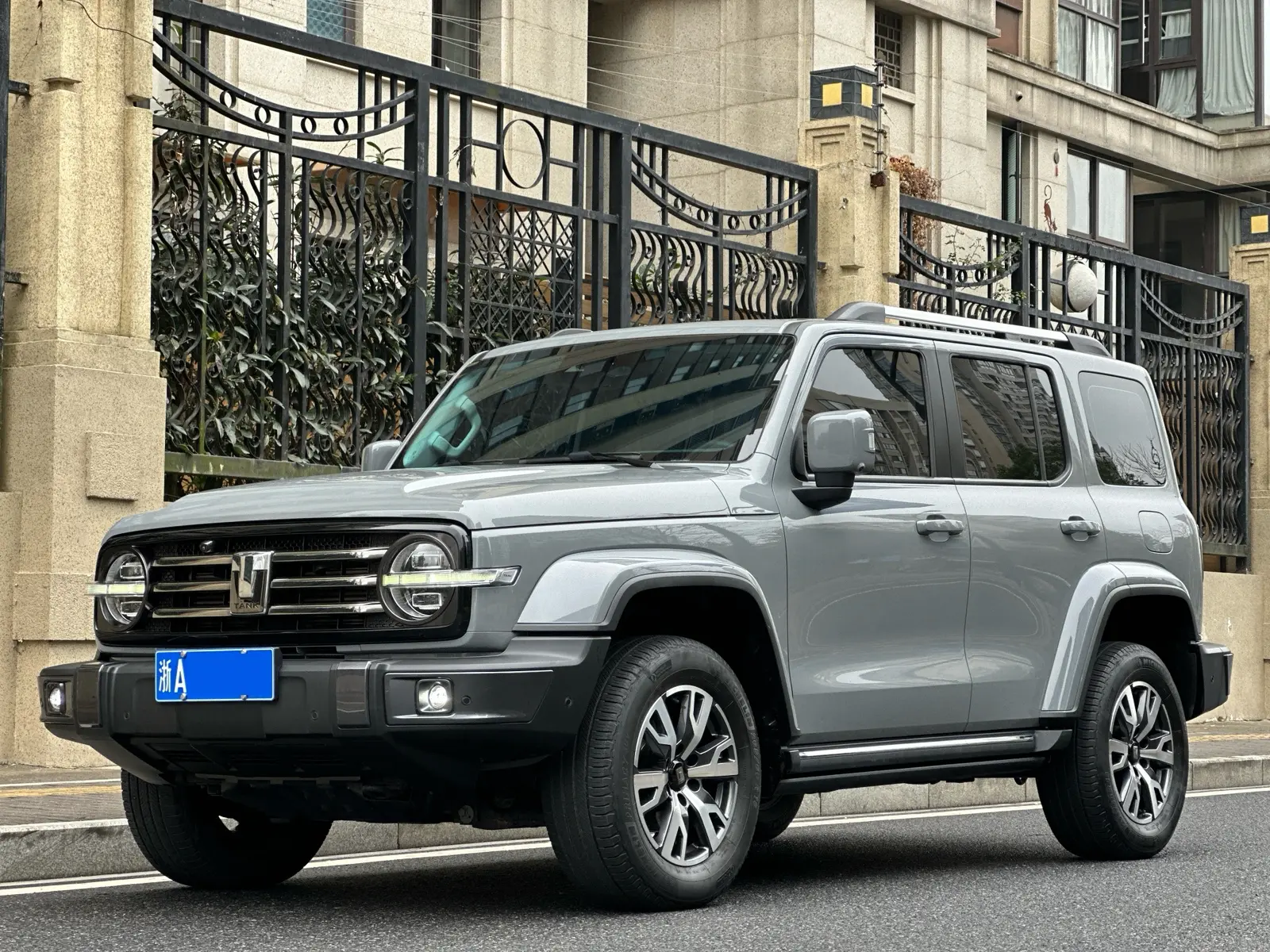 Tank 300  из Китая