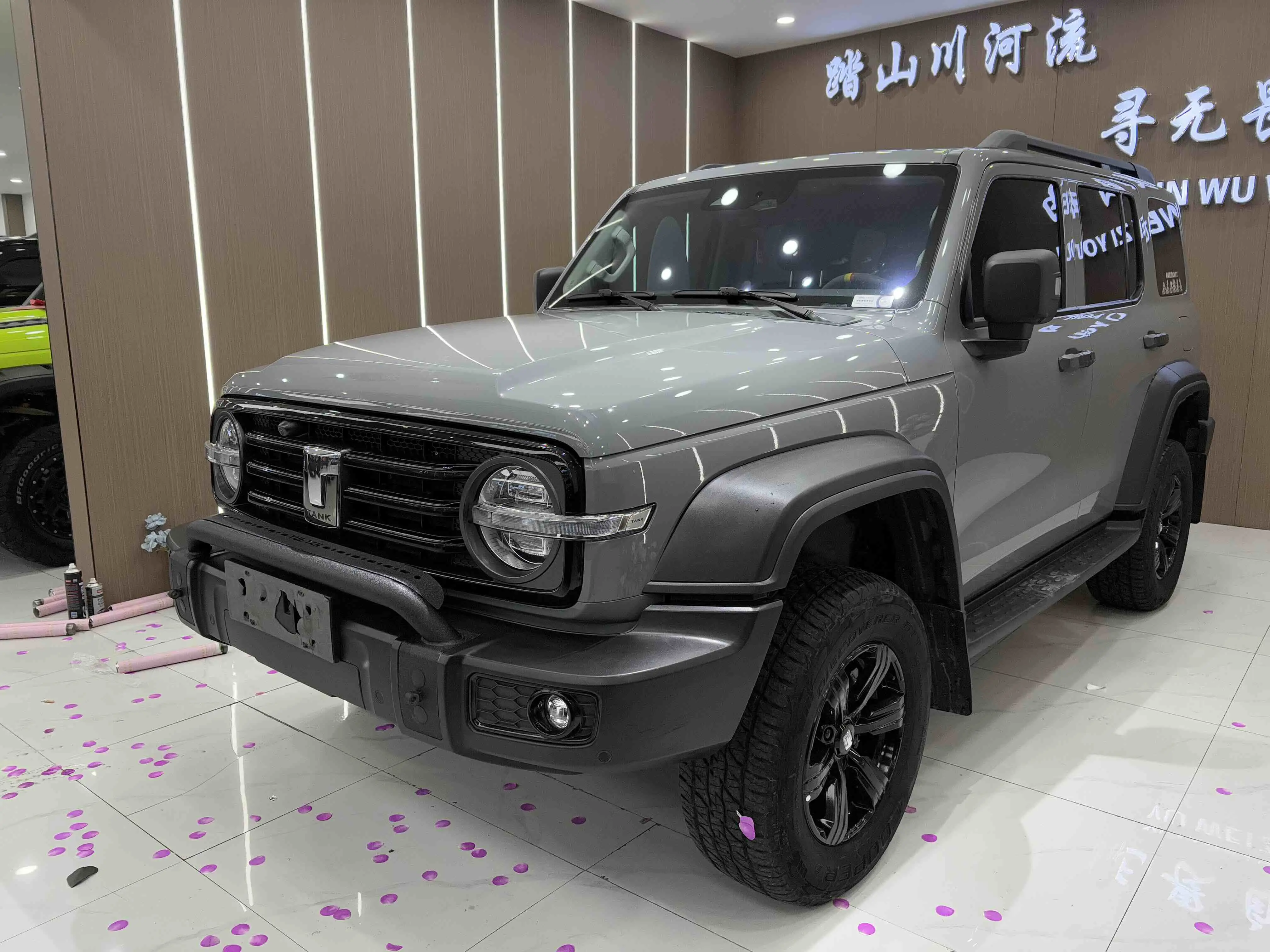 Tank 300  из Китая