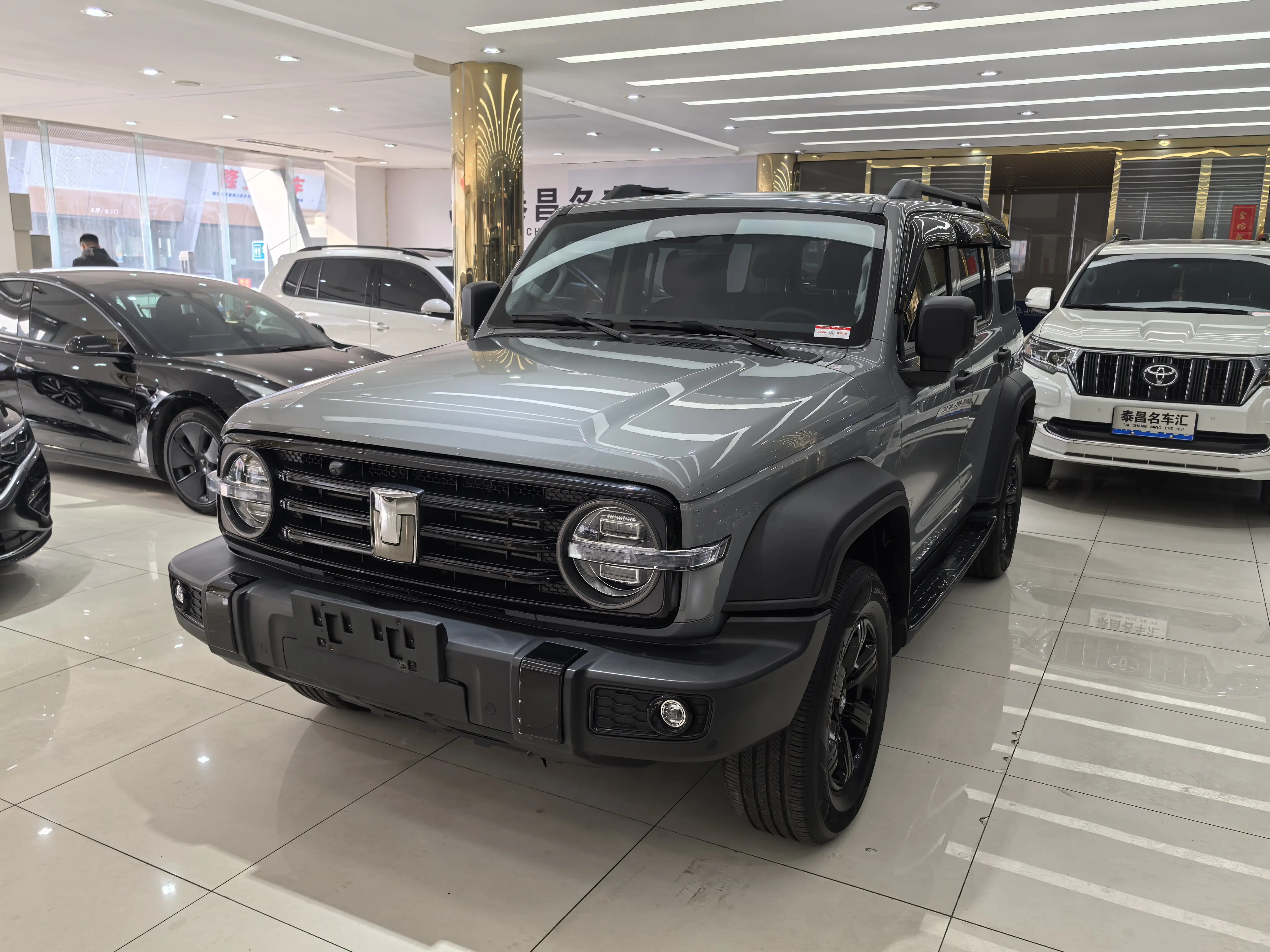 Tank 300  из Китая