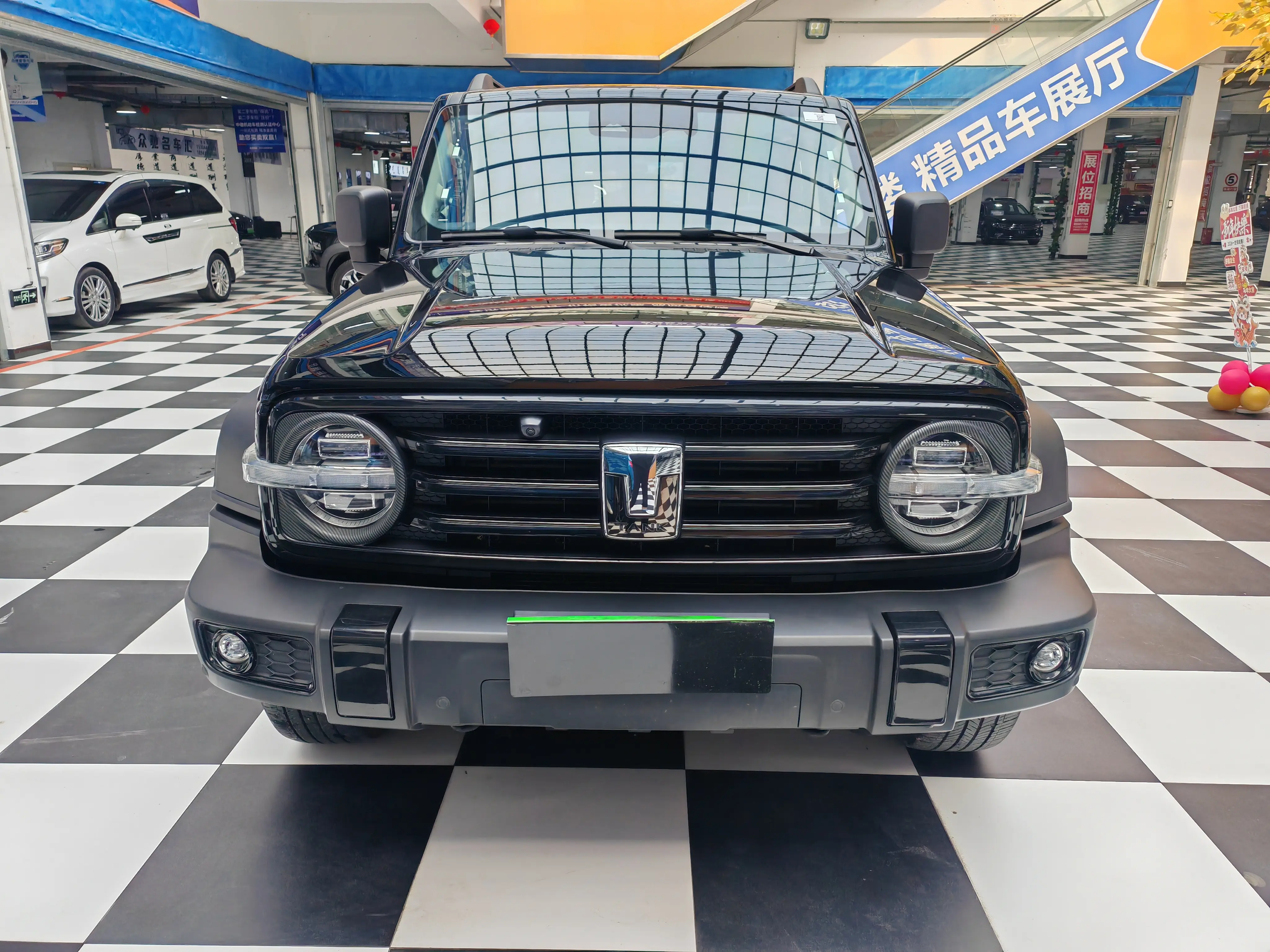 Tank 300  из Китая