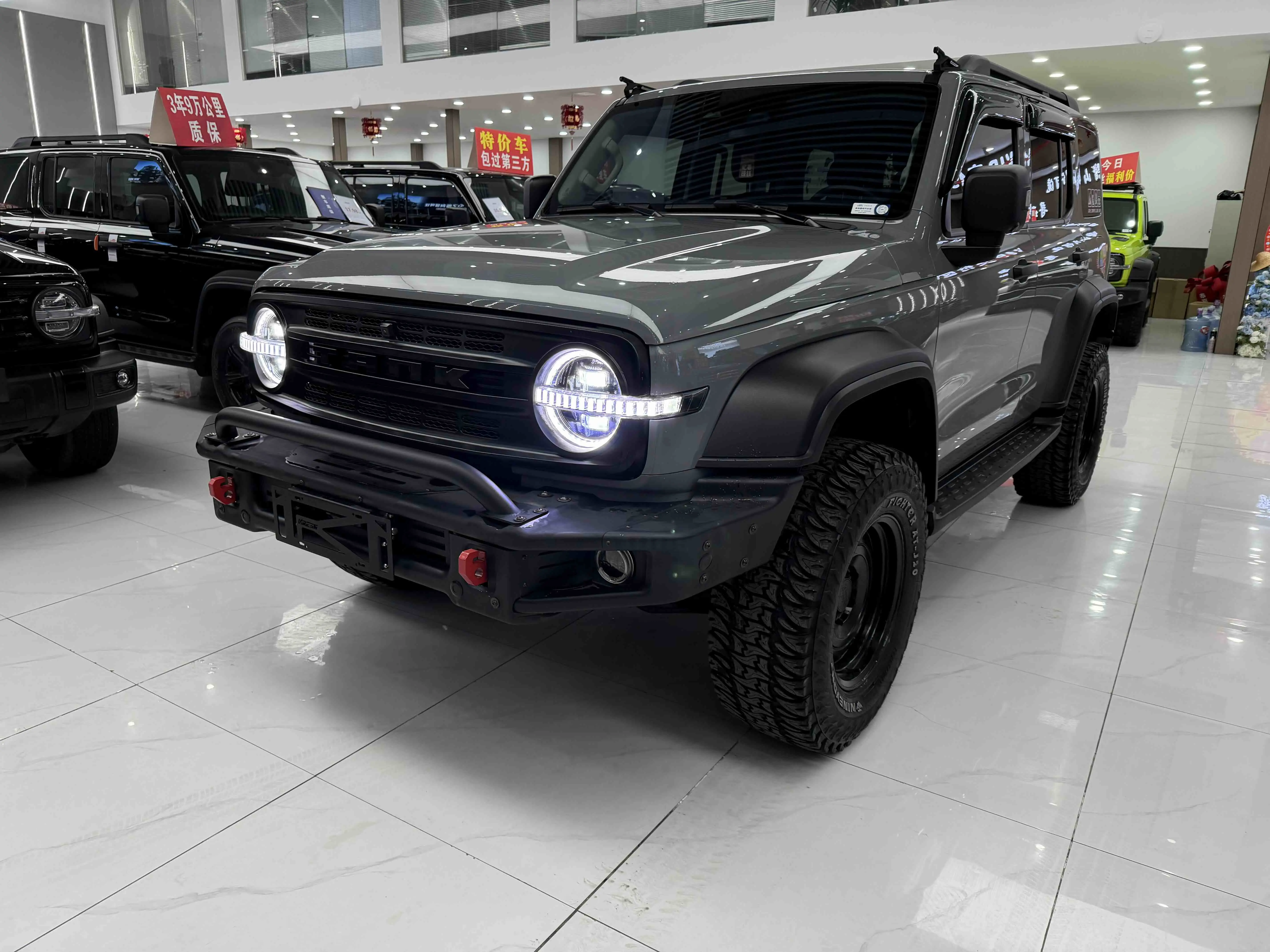 Tank 300  из Китая