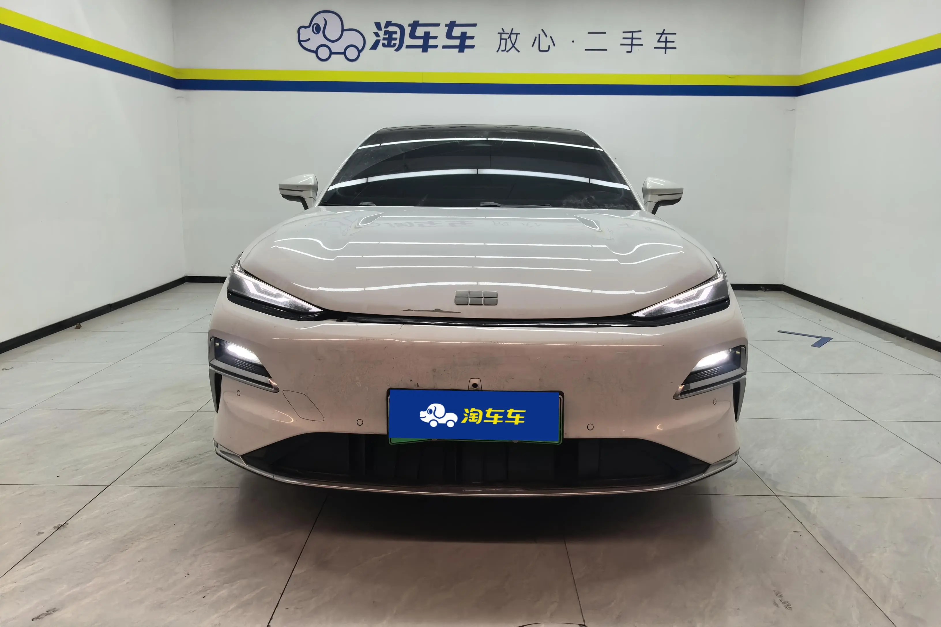 Geely Galaxy Star 8 PHEV  из Китая