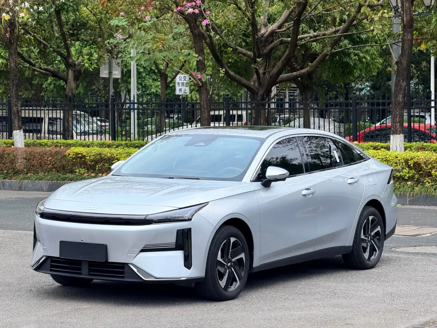 Geely Galaxy L6  из Китая