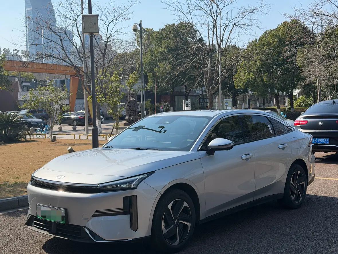 Geely Galaxy L6  из Китая