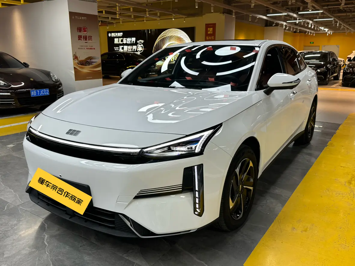 Geely Galaxy L6  из Китая