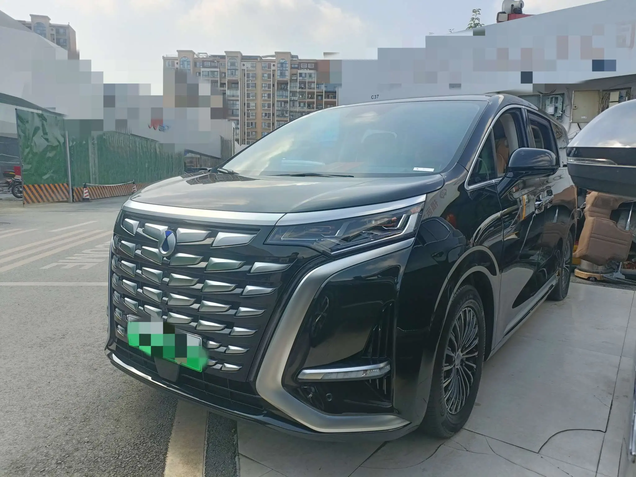 Denza D9 DM  из Китая