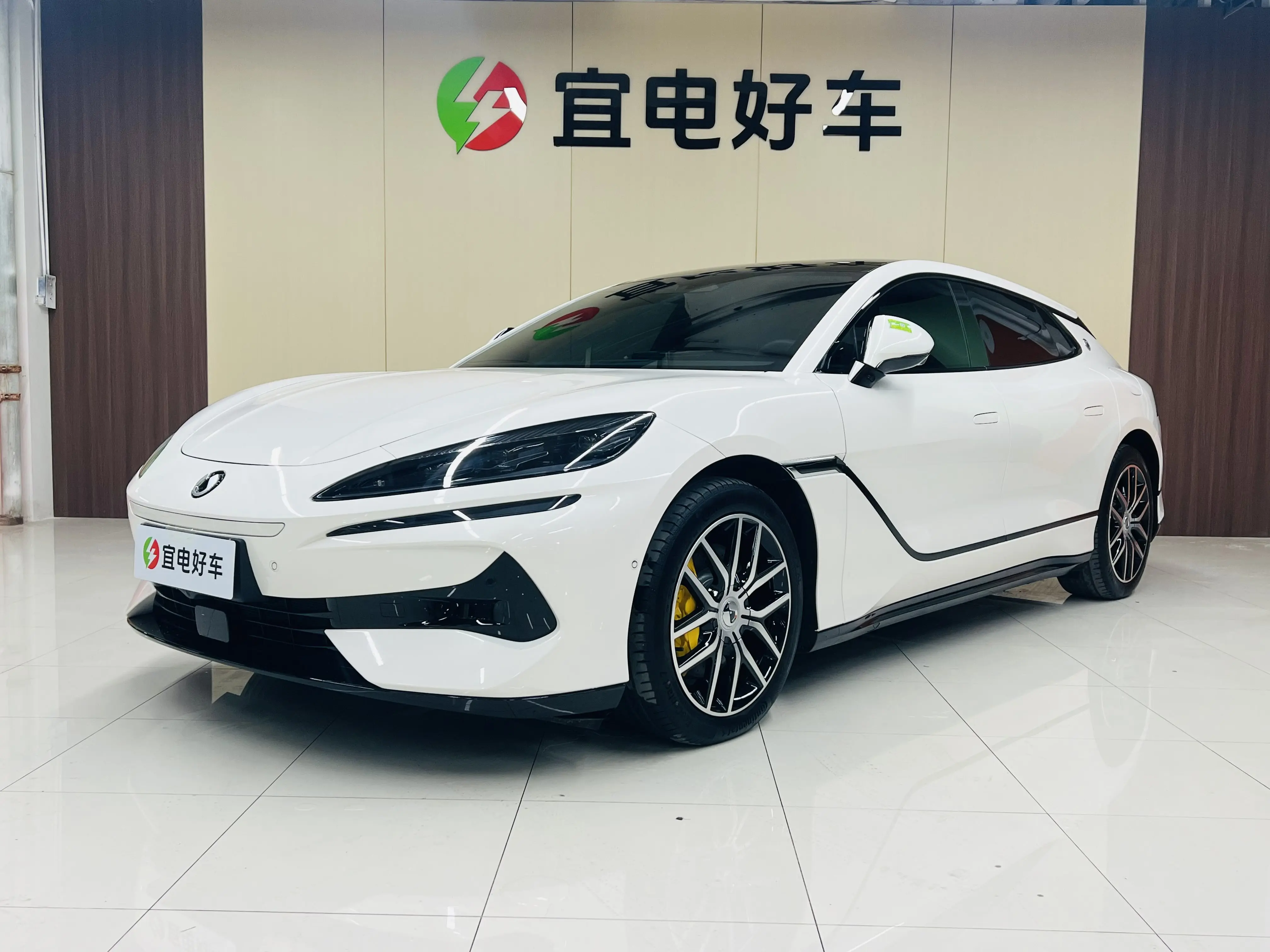 Denza DENGZH9GT DM  из Китая