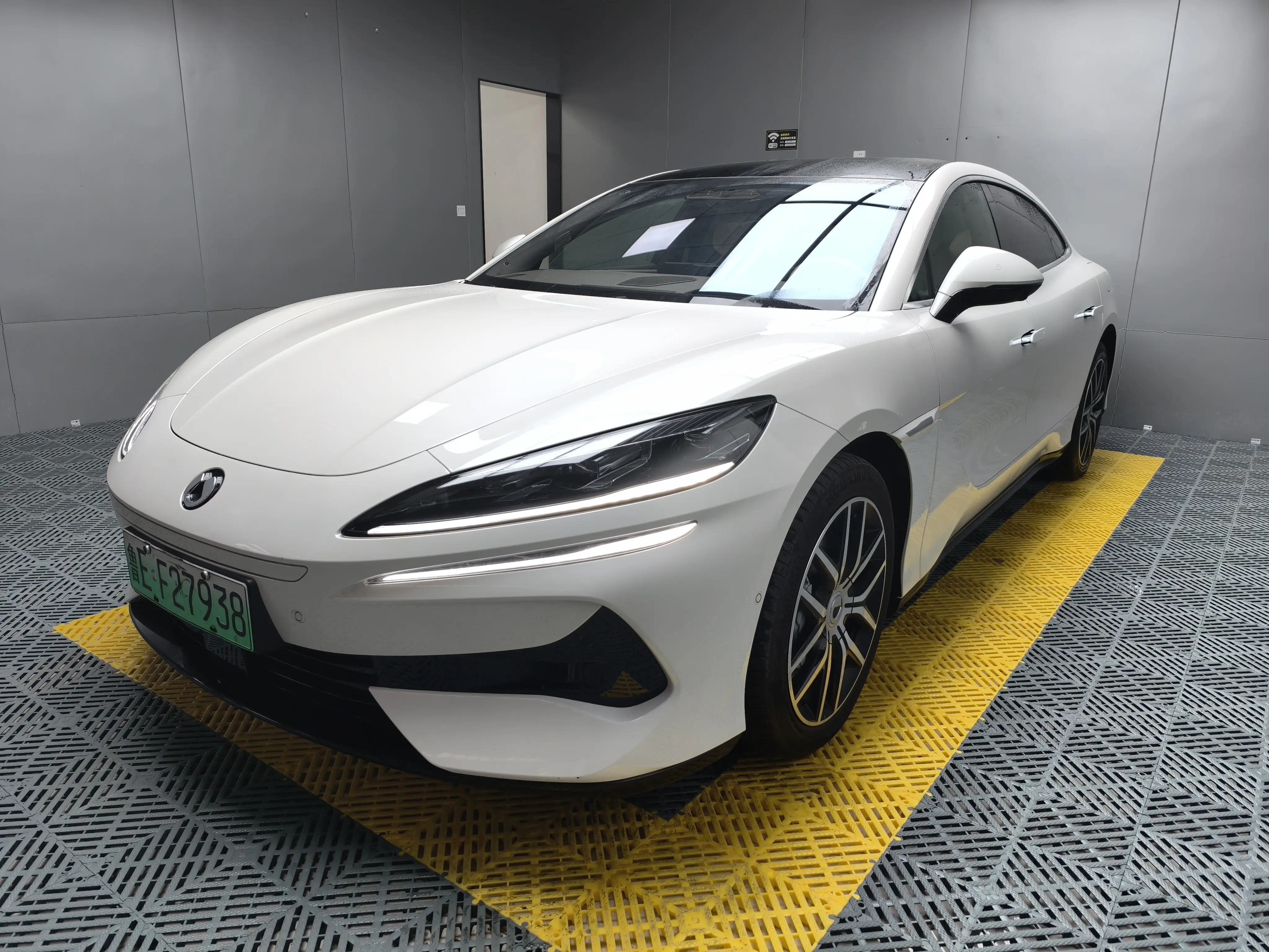 Denza Tengzhong Z9 DM  из Китая