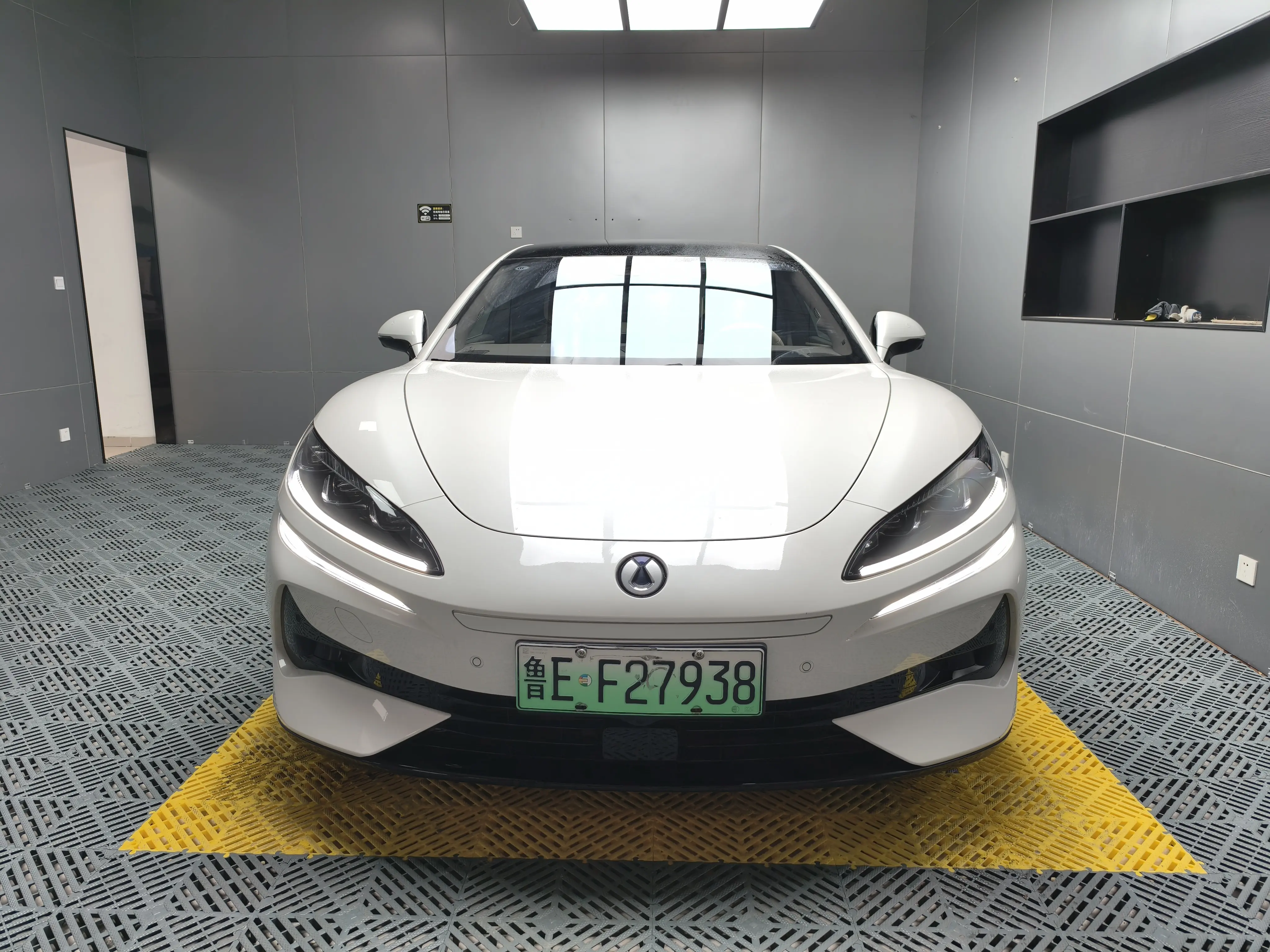 Denza Tengzhong Z9 DM  из Китая